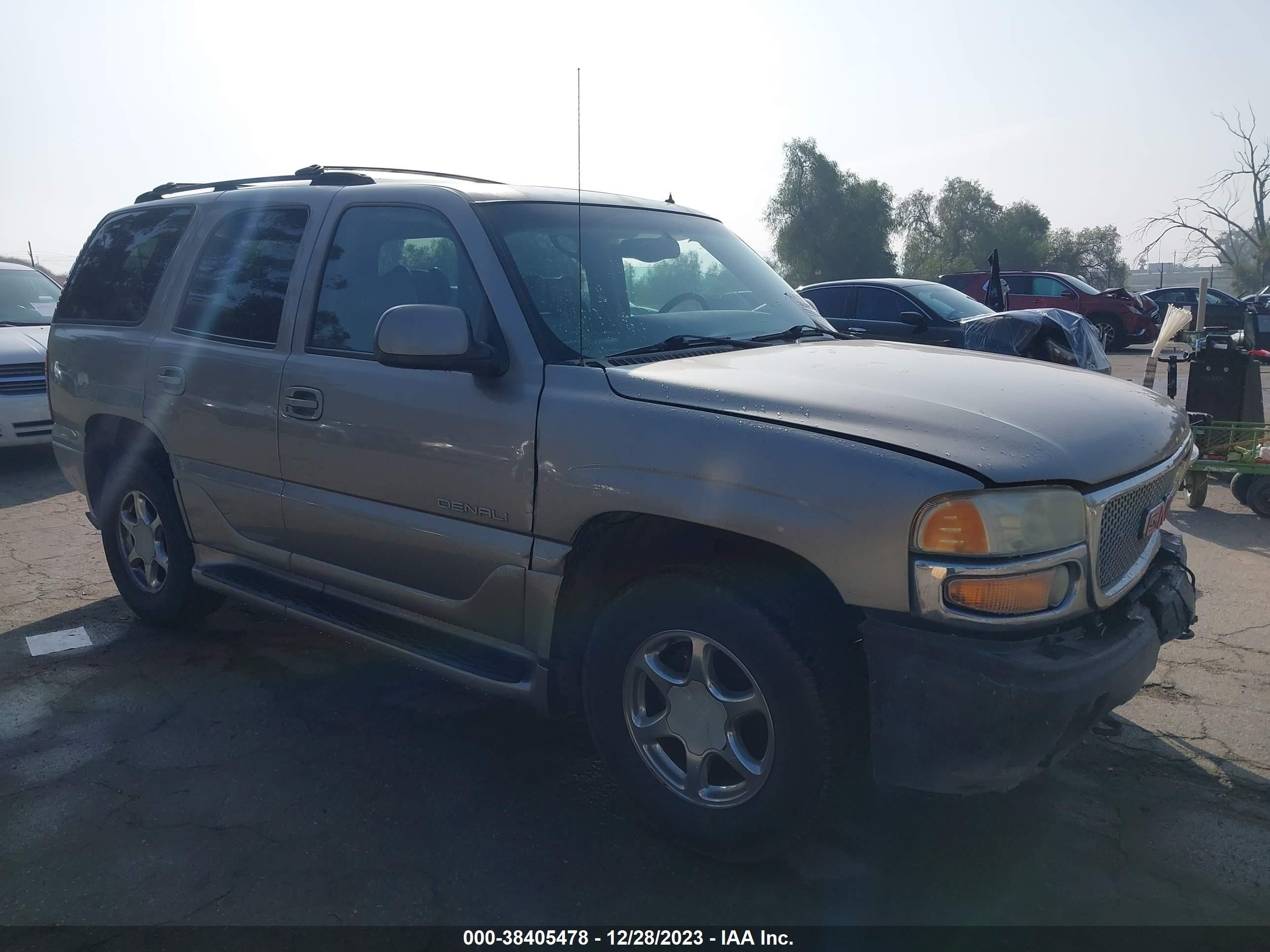 GMC YUKON 2002 1gkek63u92j217906