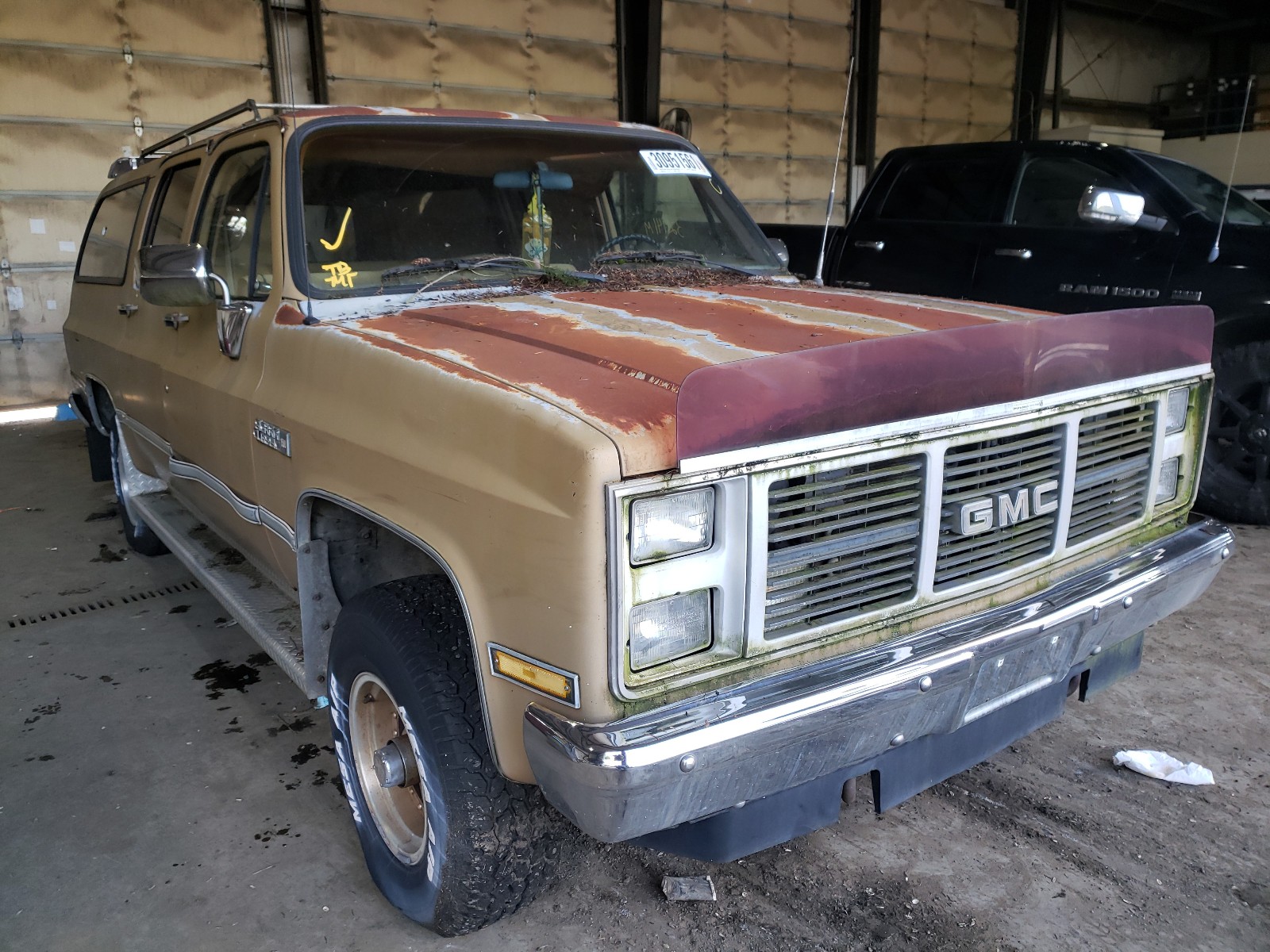 GMC SUBURBAN V 1988 1gkev16k9jf530203