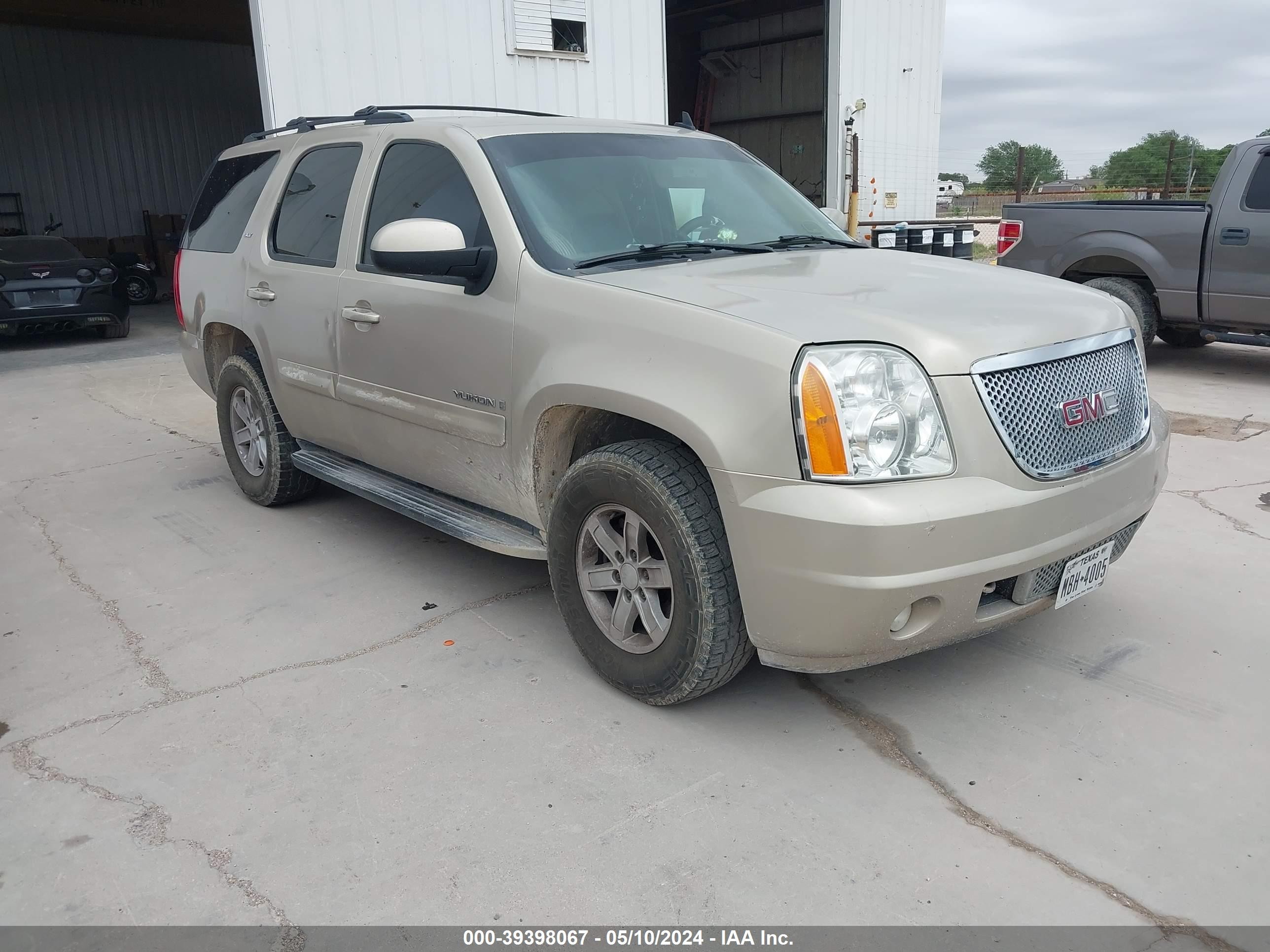 GMC YUKON 2008 1gkfc13038r107333