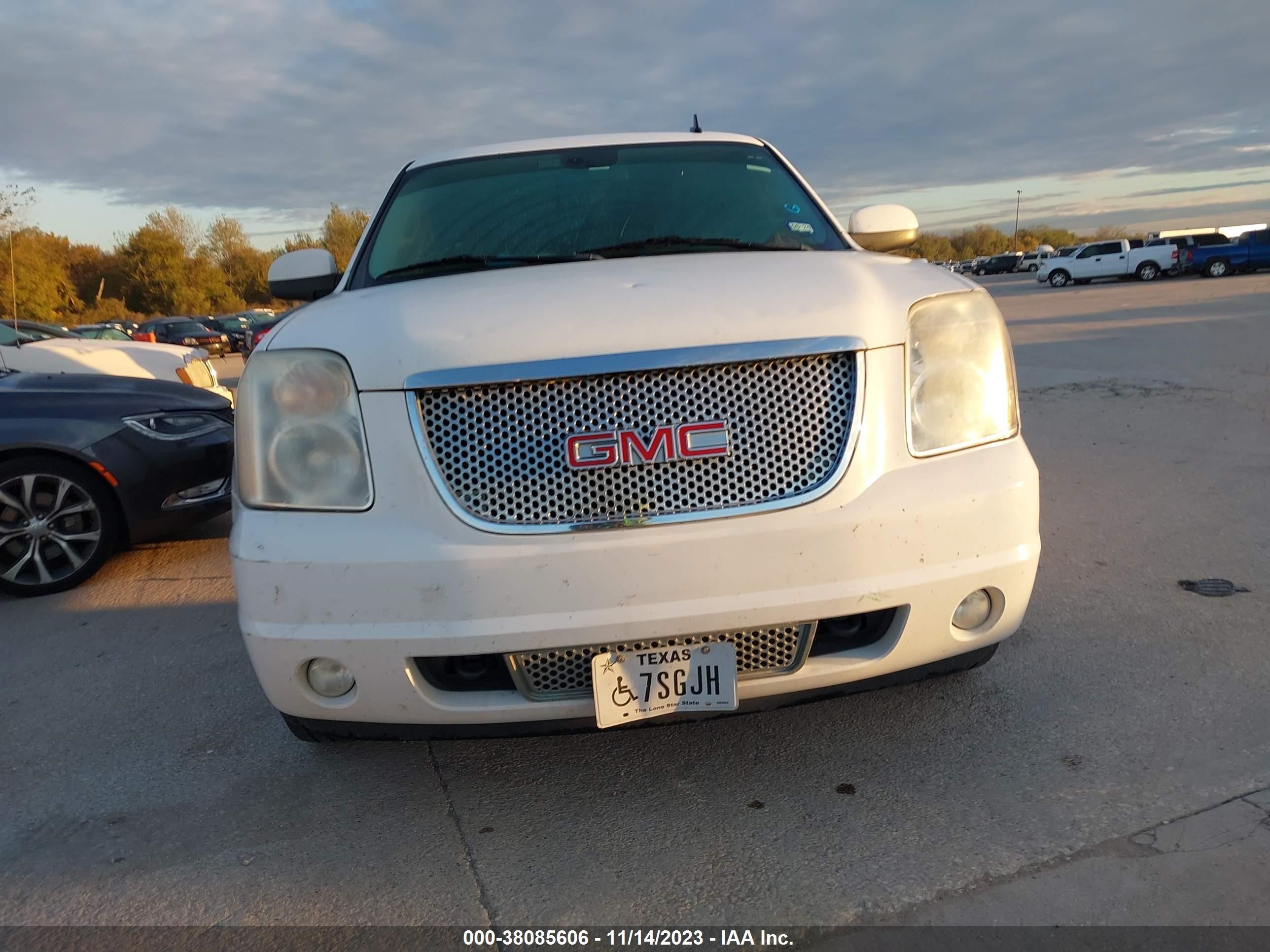 GMC YUKON 2008 1gkfc13048r266295