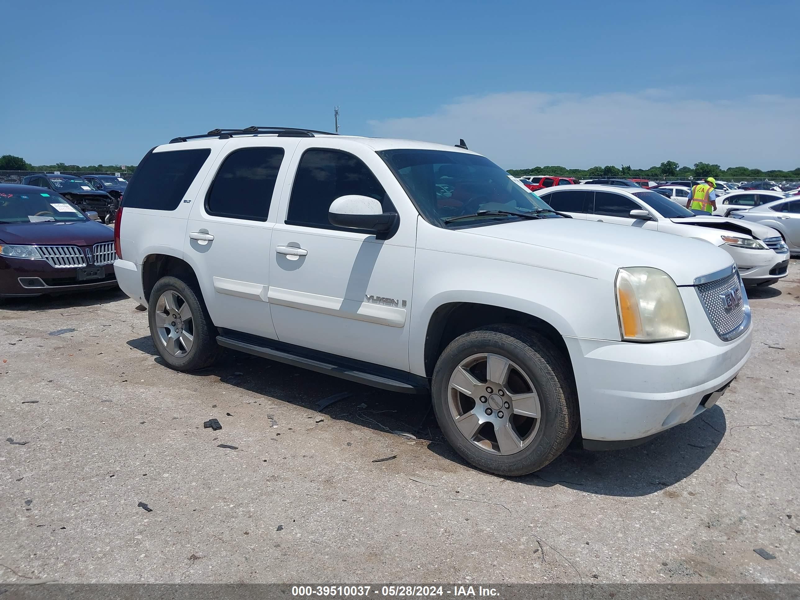 GMC YUKON 2007 1gkfc13067r374853