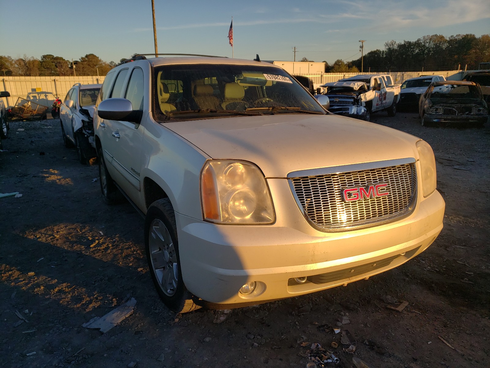 GMC YUKON 2008 1gkfk13038r213767