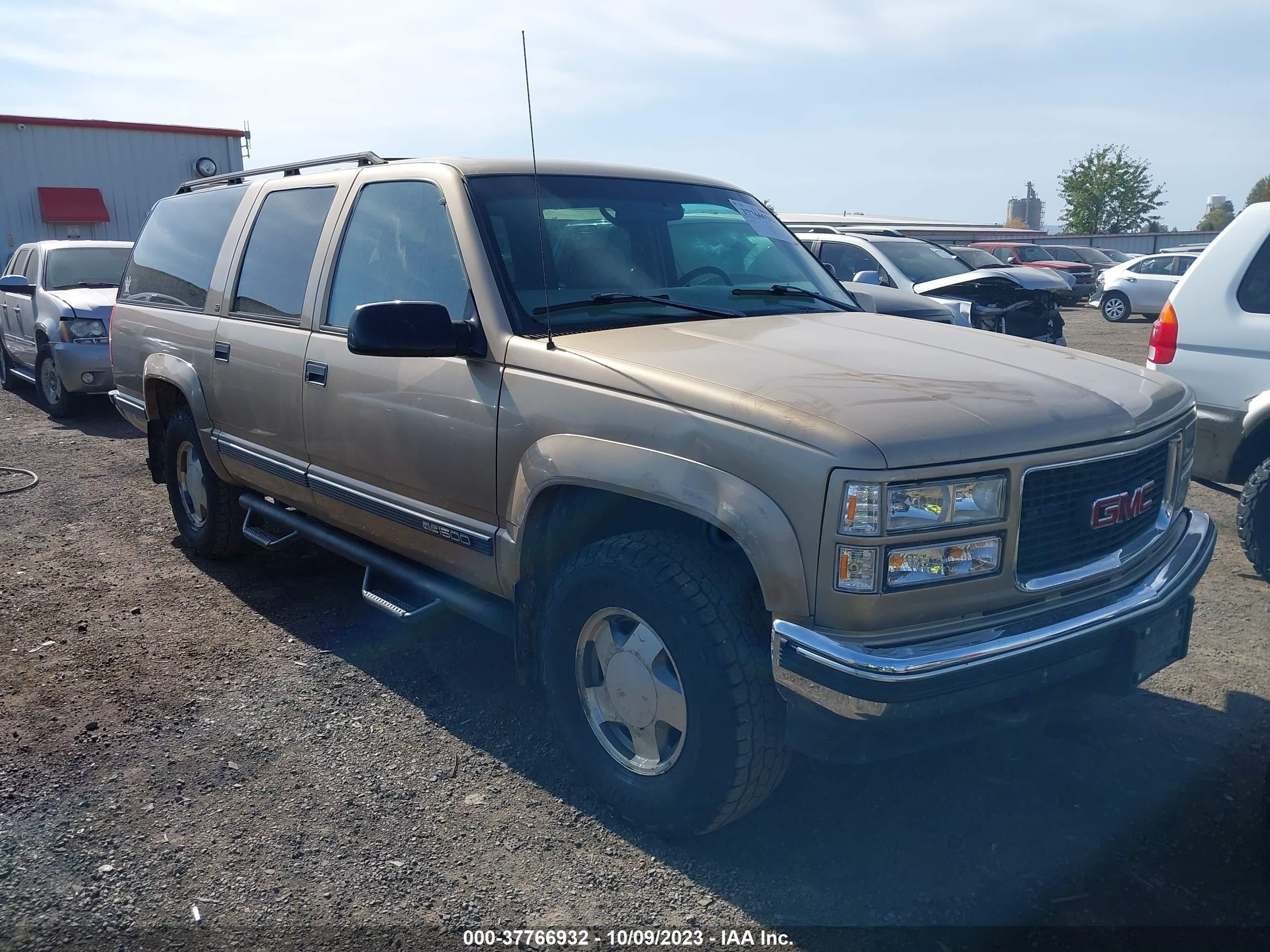 GMC SUBURBAN 1999 1gkfk16r4xj745102