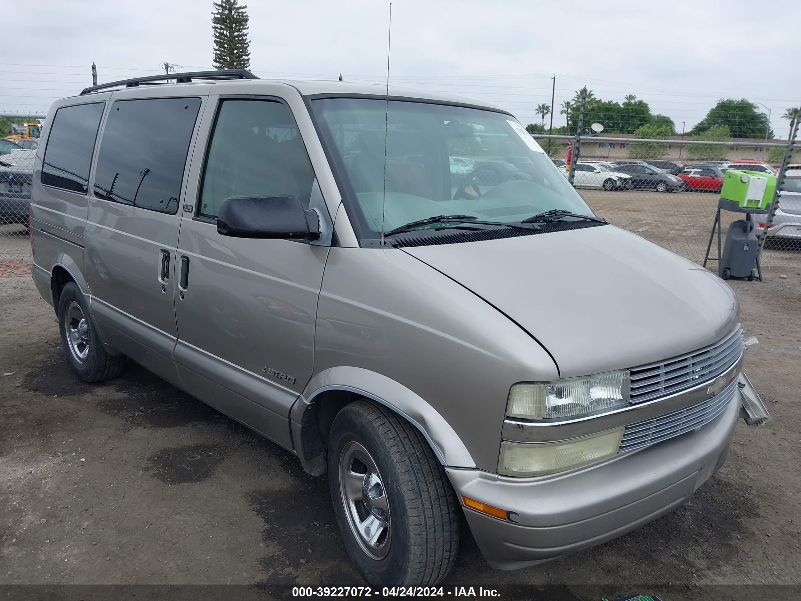 CHEVROLET ASTRO 2002 1gndm19x72b128844