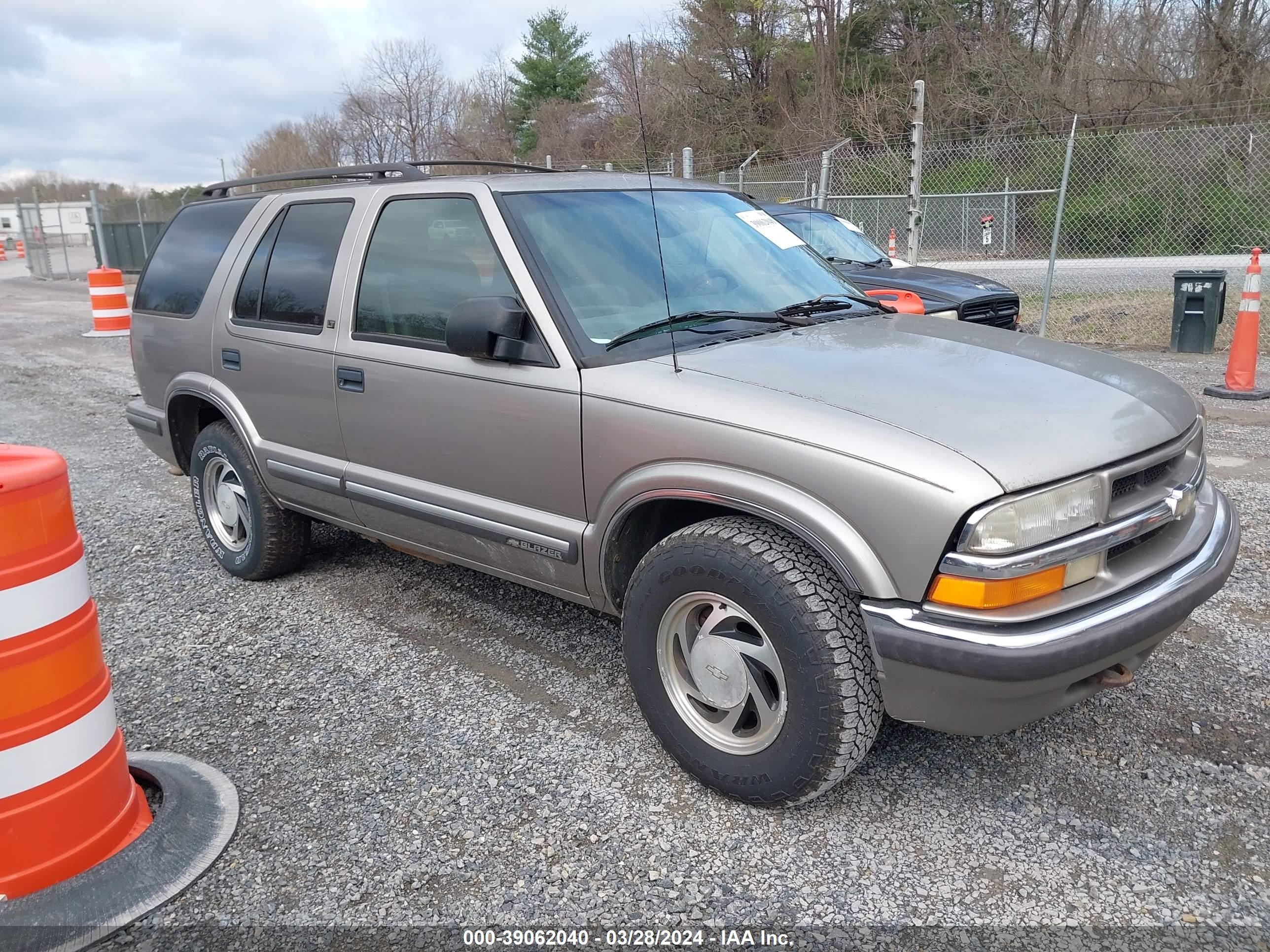 CHEVROLET BLAZER 1999 1gndt13w0x2174929