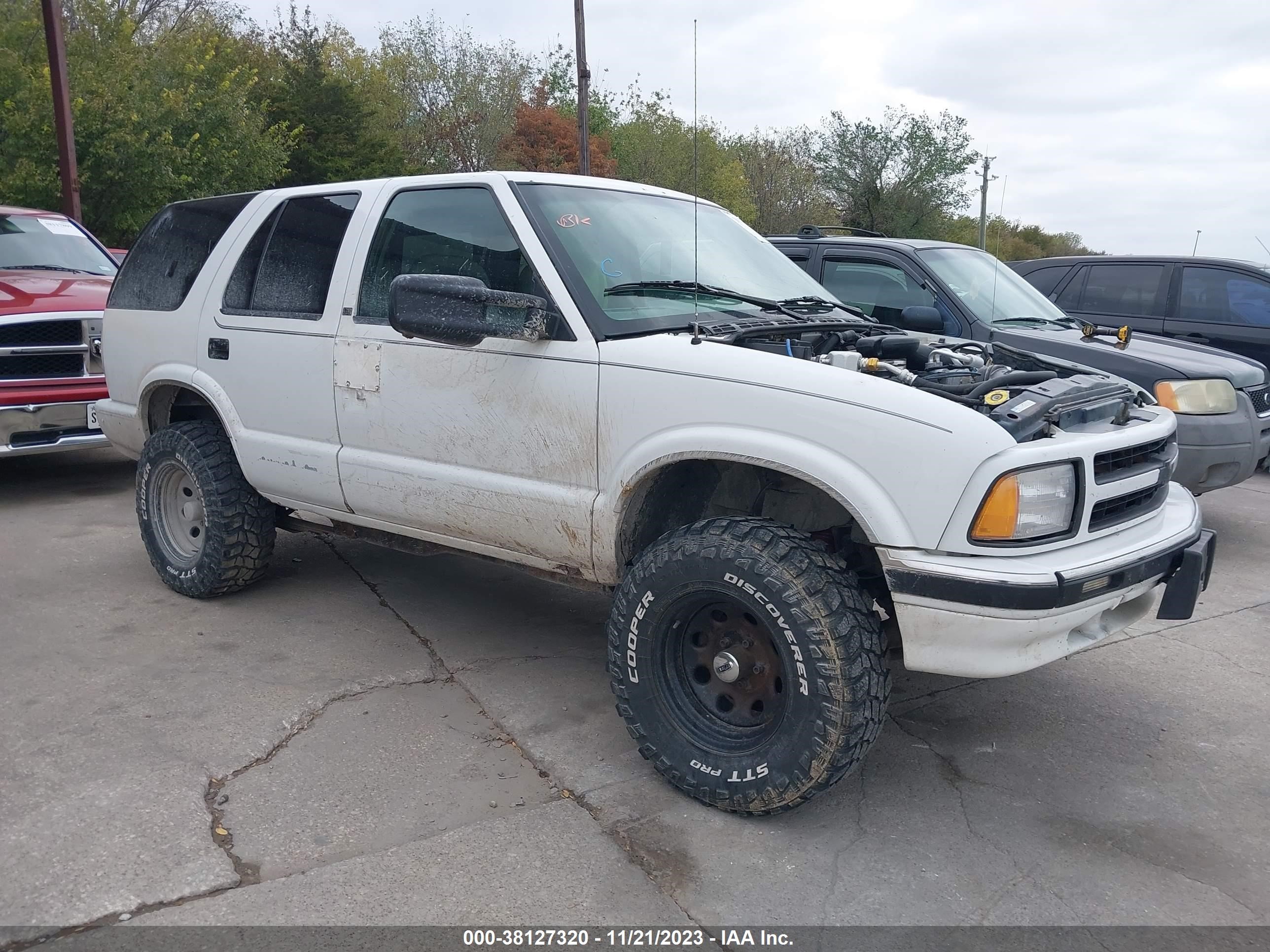 CHEVROLET BLAZER 1997 1gndt13w2v2227840