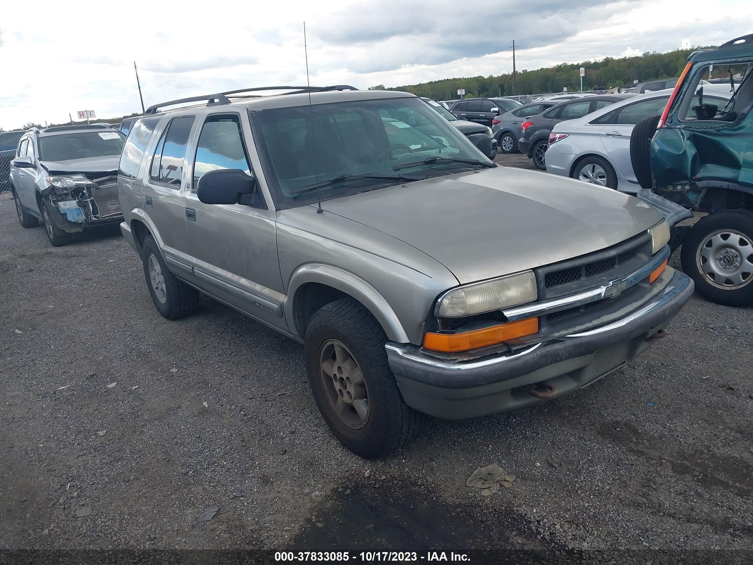 CHEVROLET BLAZER 2000 1gndt13w3y2233084