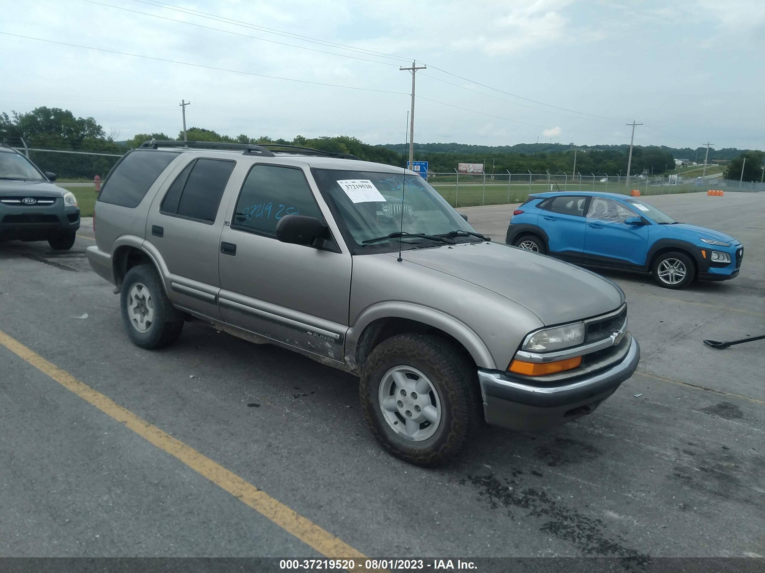 CHEVROLET BLAZER 2000 1gndt13w5y2313275