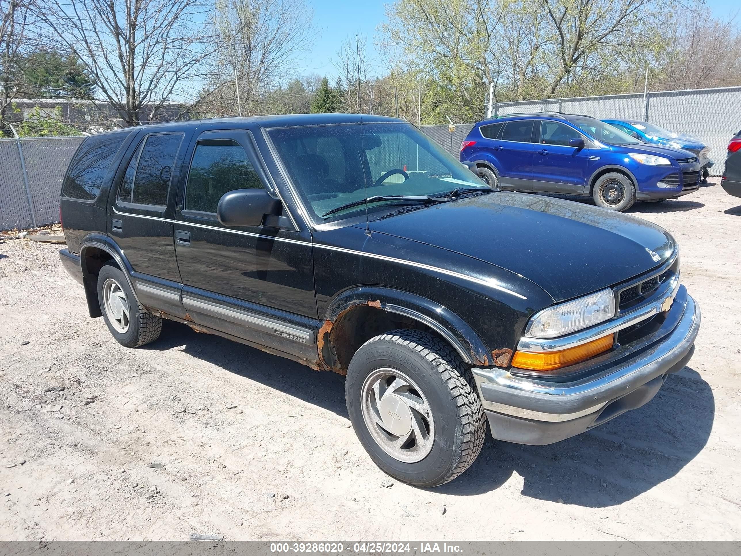 CHEVROLET BLAZER 2000 1gndt13w6y2386588