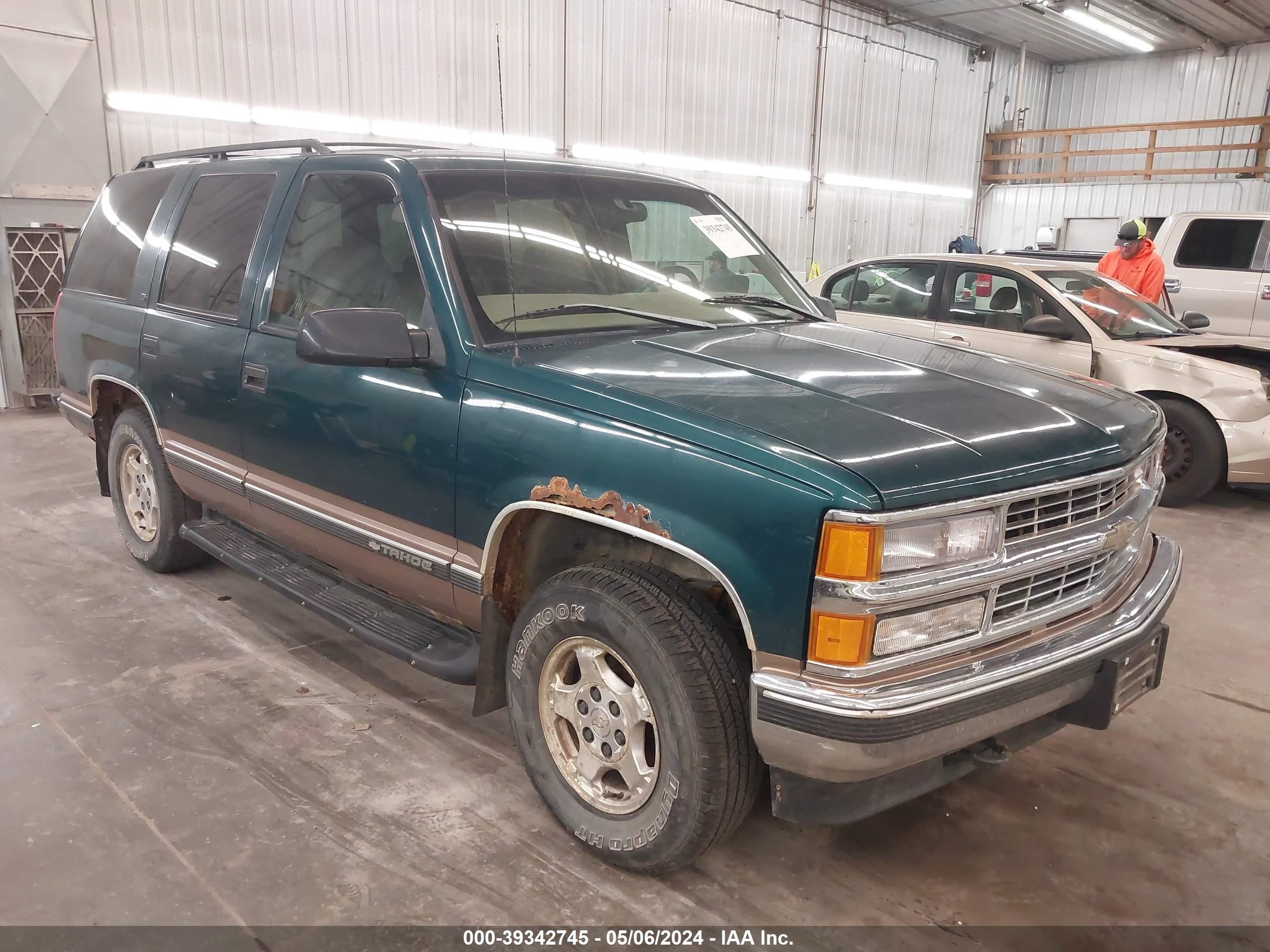 CHEVROLET TAHOE 1998 1gnek13r3wj350474