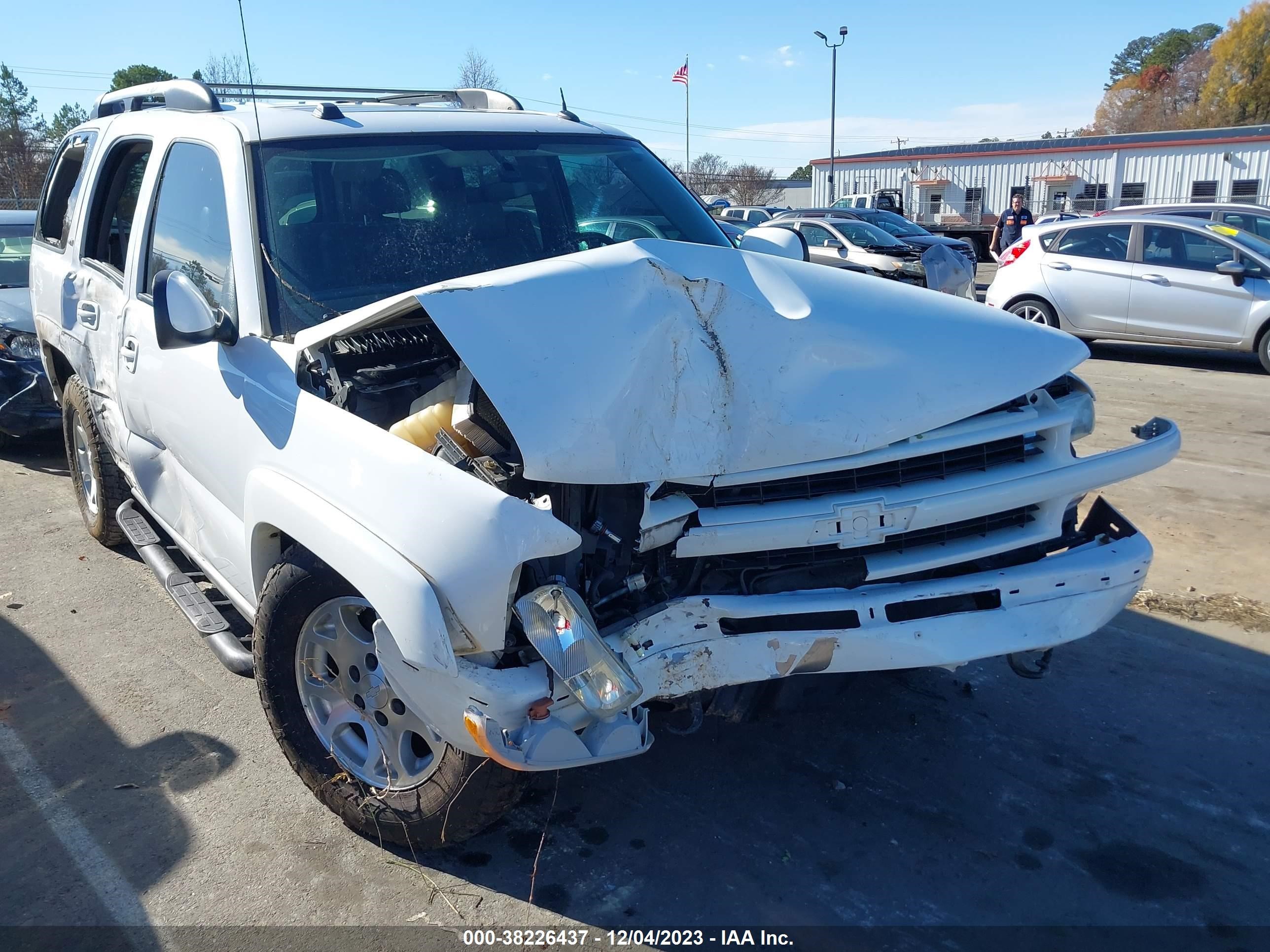 CHEVROLET TAHOE 2005 1gnek13t35r258230