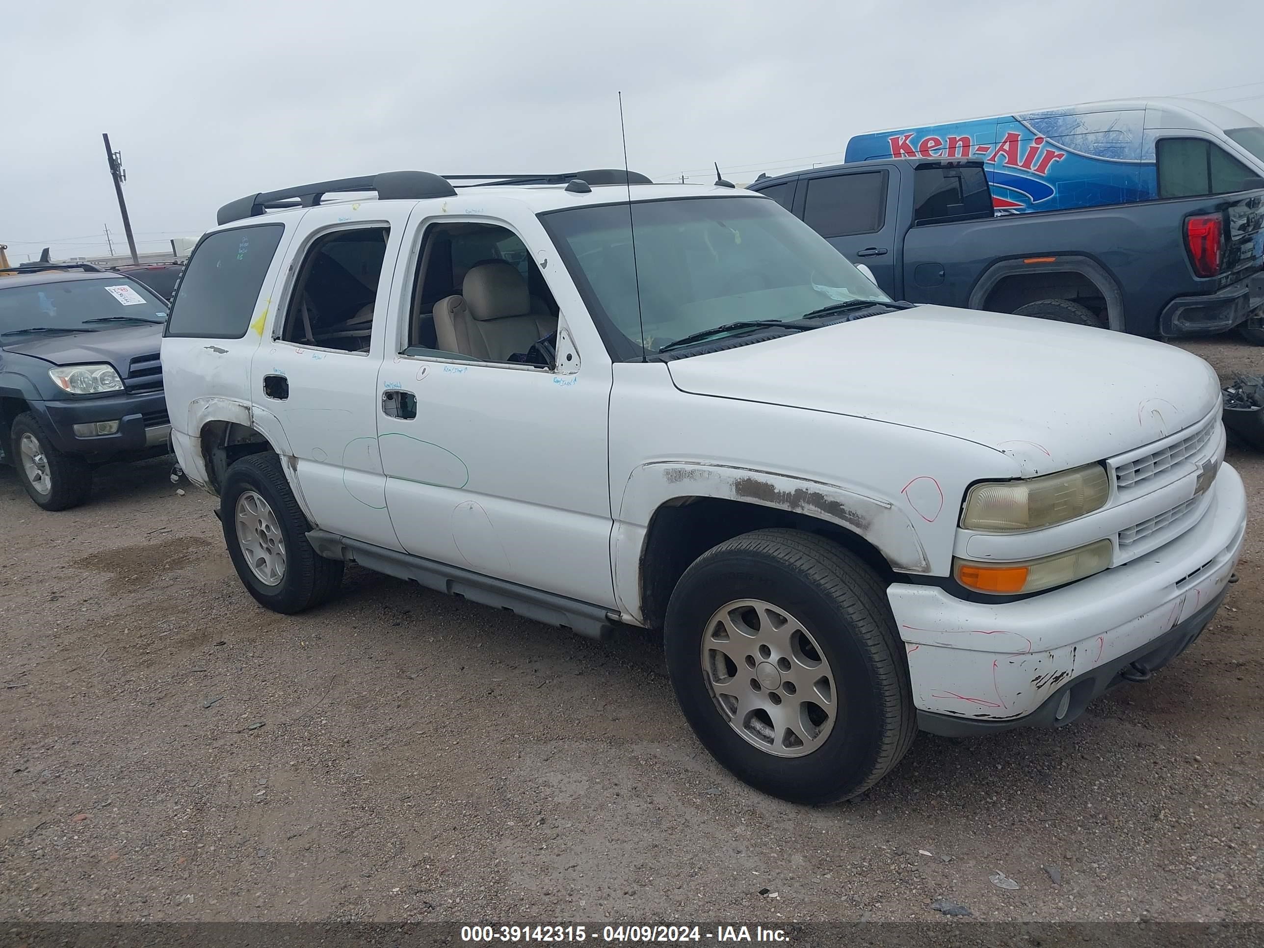 CHEVROLET TAHOE 2004 1gnek13z04r280589