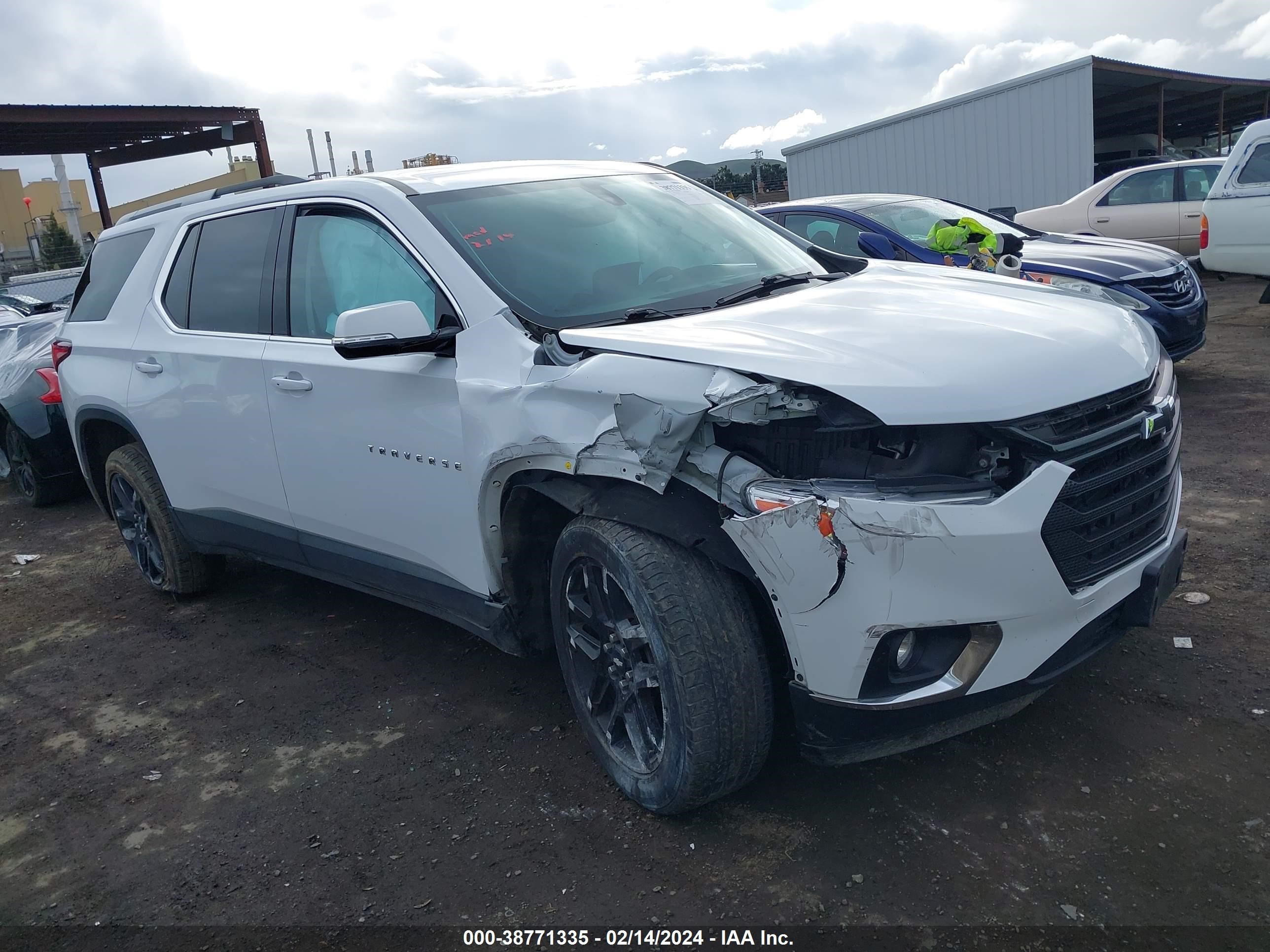 CHEVROLET TRAVERSE 2018 1gnergkw4jj265335