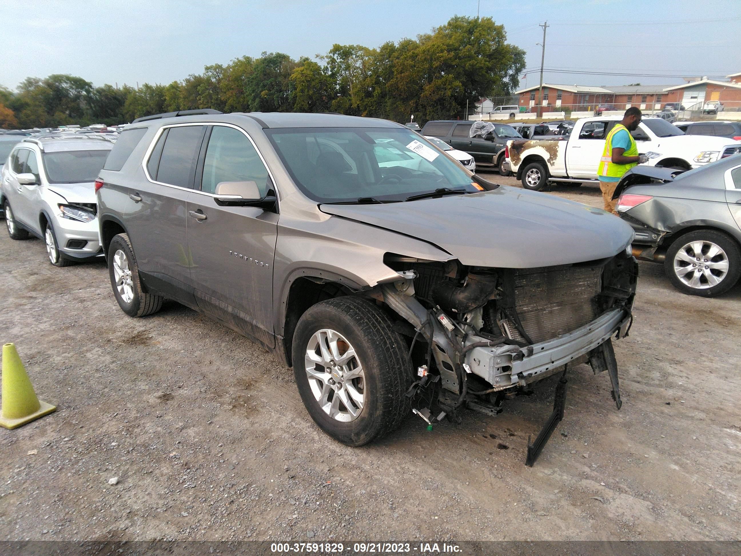 CHEVROLET TRAVERSE 2019 1gnergkw6kj184094