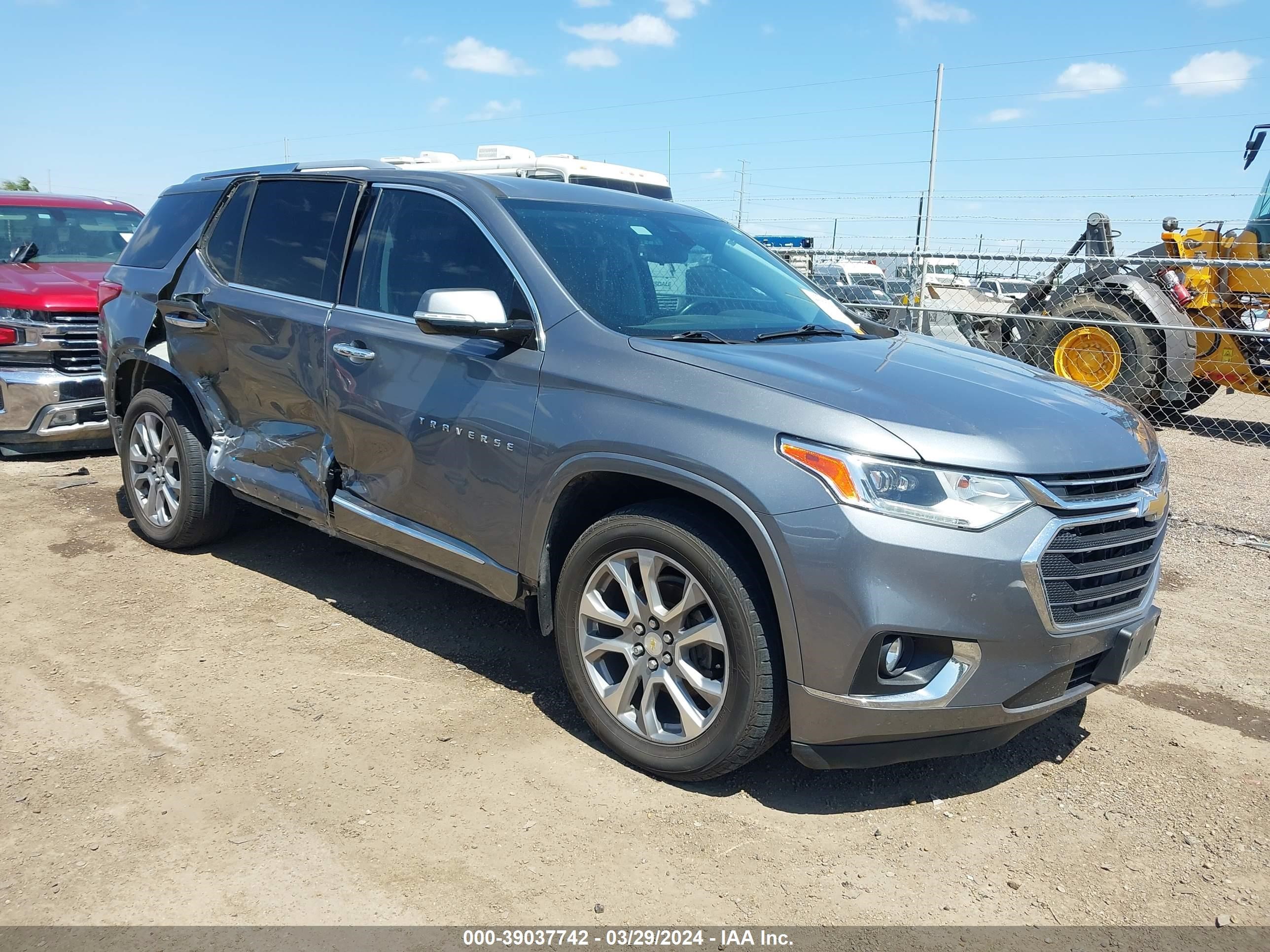 CHEVROLET TRAVERSE 2018 1gnerkkw8jj242496