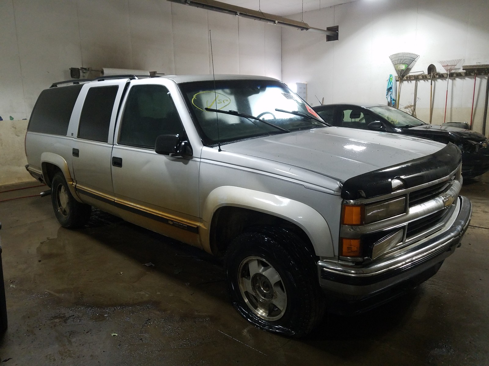 CHEVROLET SUBURBAN K 1997 1gnfk16r4vj307633