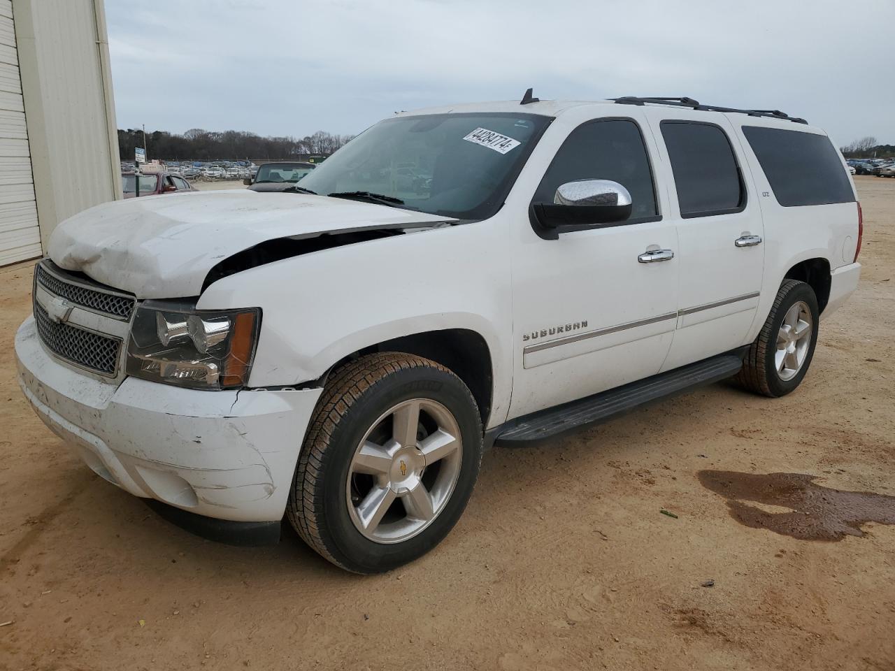 CHEVROLET SUBURBAN 2013 1gnscke04dr369201