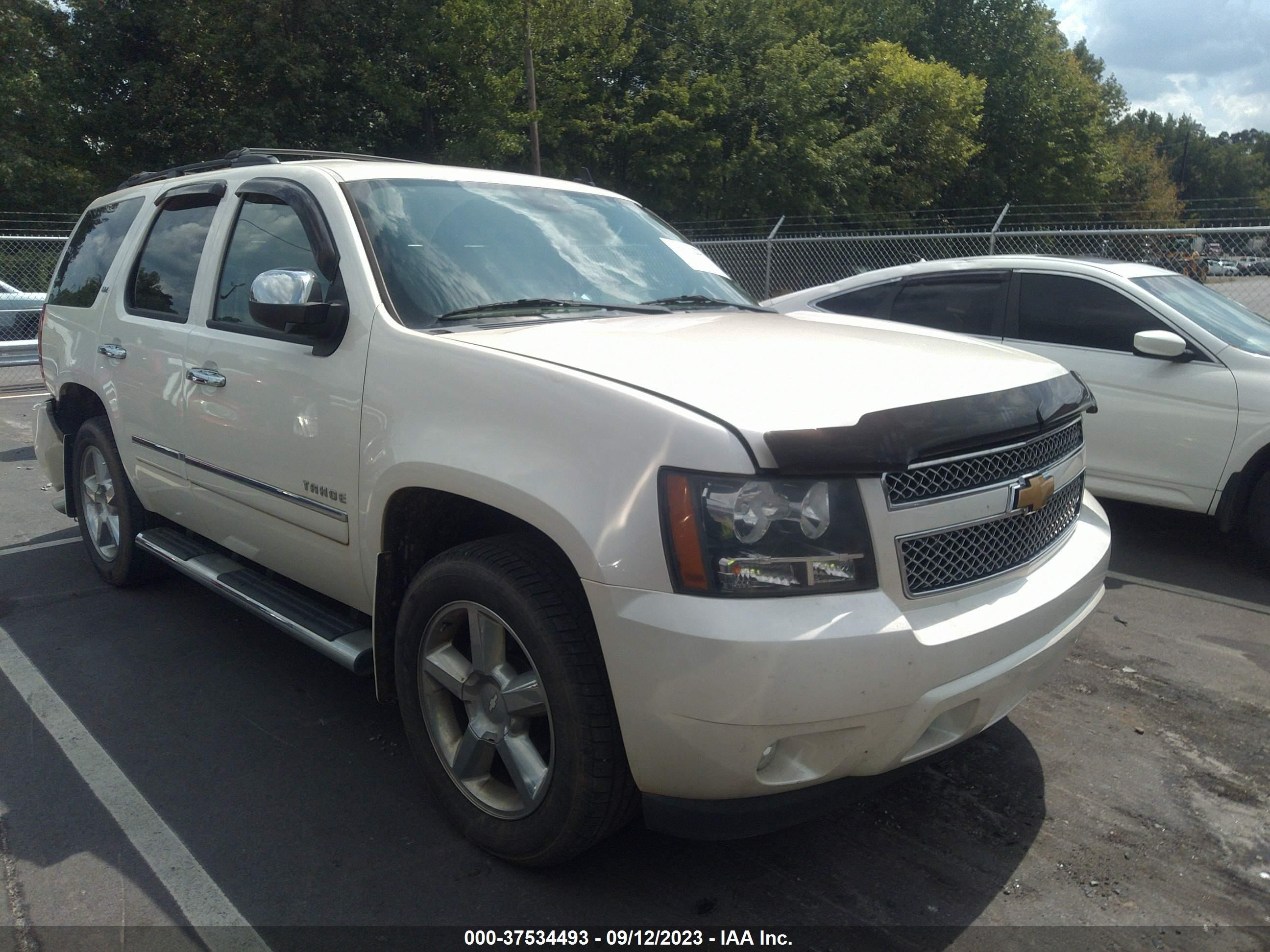 CHEVROLET TAHOE 2013 1gnskce08dr265500