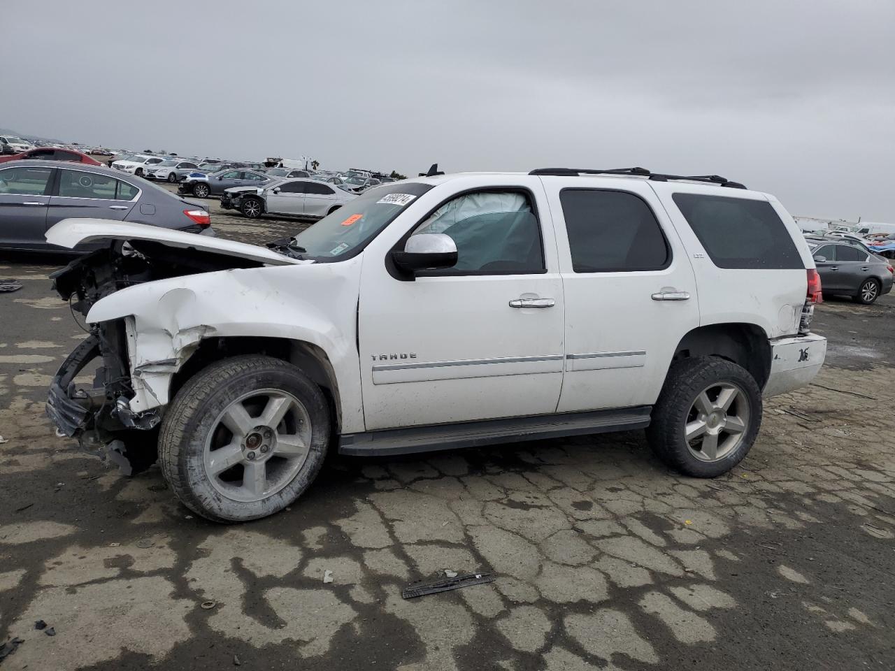 CHEVROLET TAHOE 2013 1gnskce09dr375794