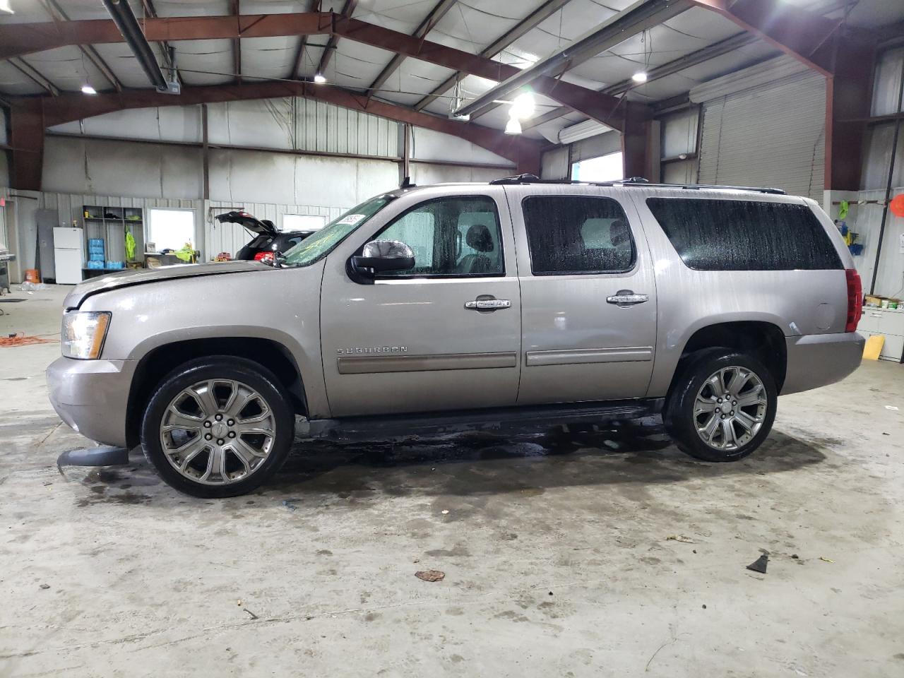 CHEVROLET SUBURBAN 2011 1gnskje39br223154