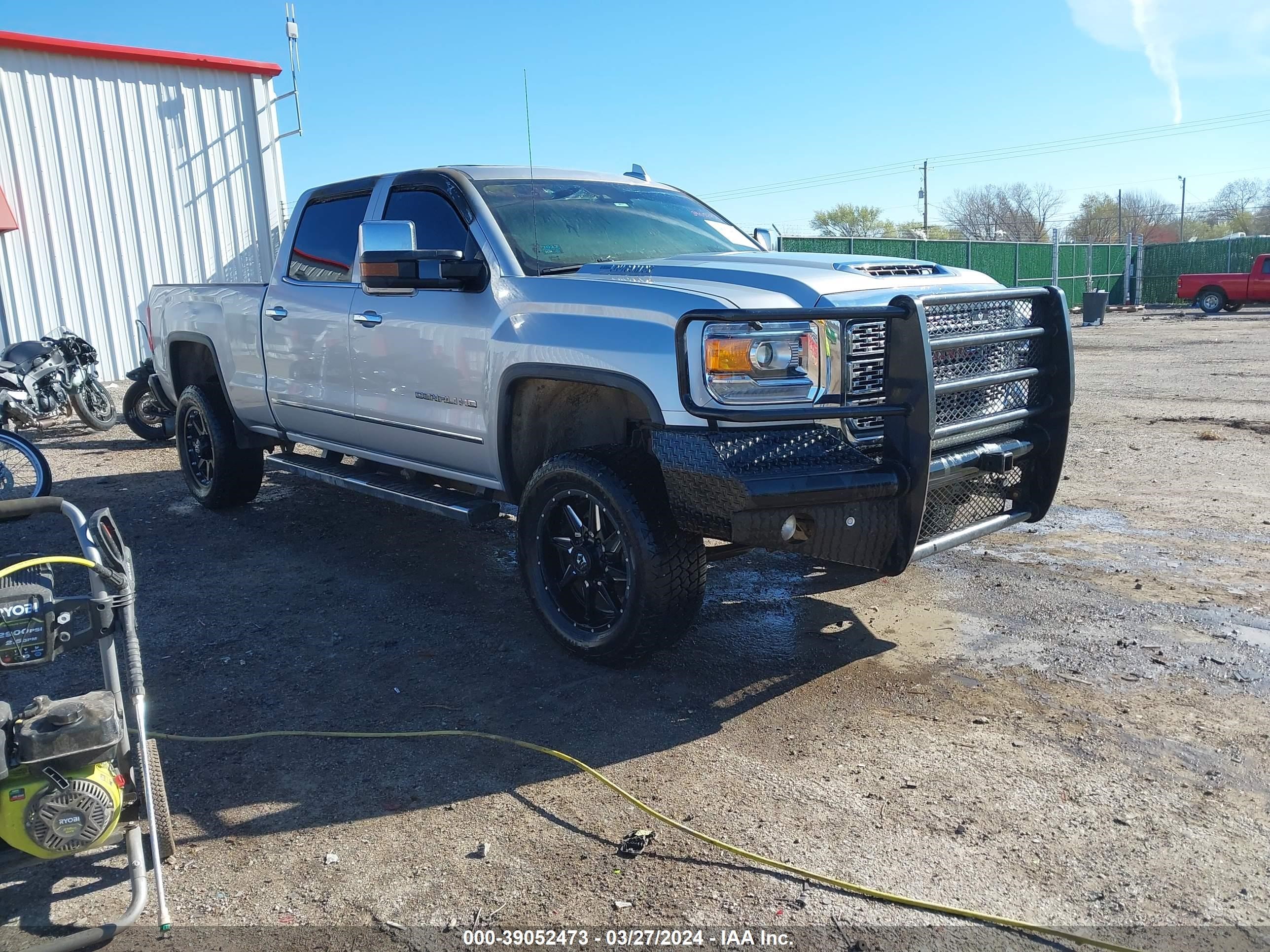 GMC SIERRA 2018 1gt12uey3jf222454