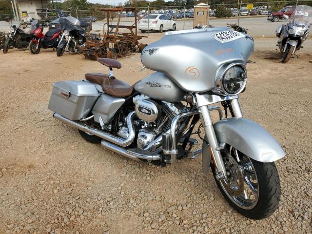 HARLEY-DAVIDSON FLHX 2010 1hd1kb410ab604228