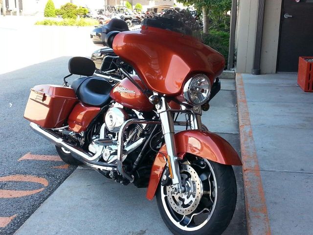 HARLEY-DAVIDSON FLHX 2011 1hd1kbm14bb640540