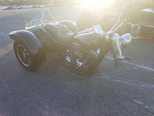 HARLEY-DAVIDSON FLRT FREE 2016 1hd1mcm1xgb861597