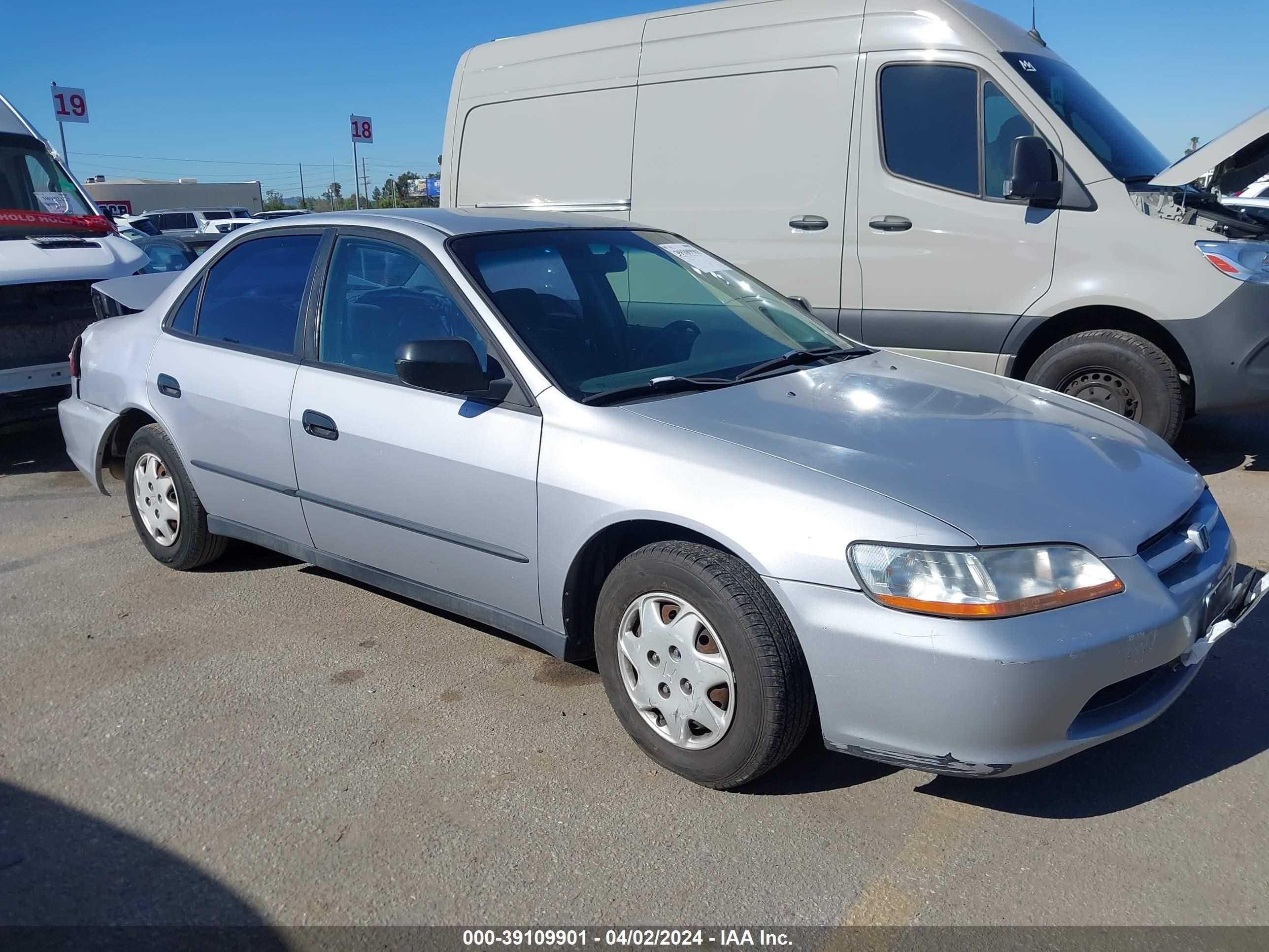 HONDA ACCORD 2000 1hgcf8646ya119358