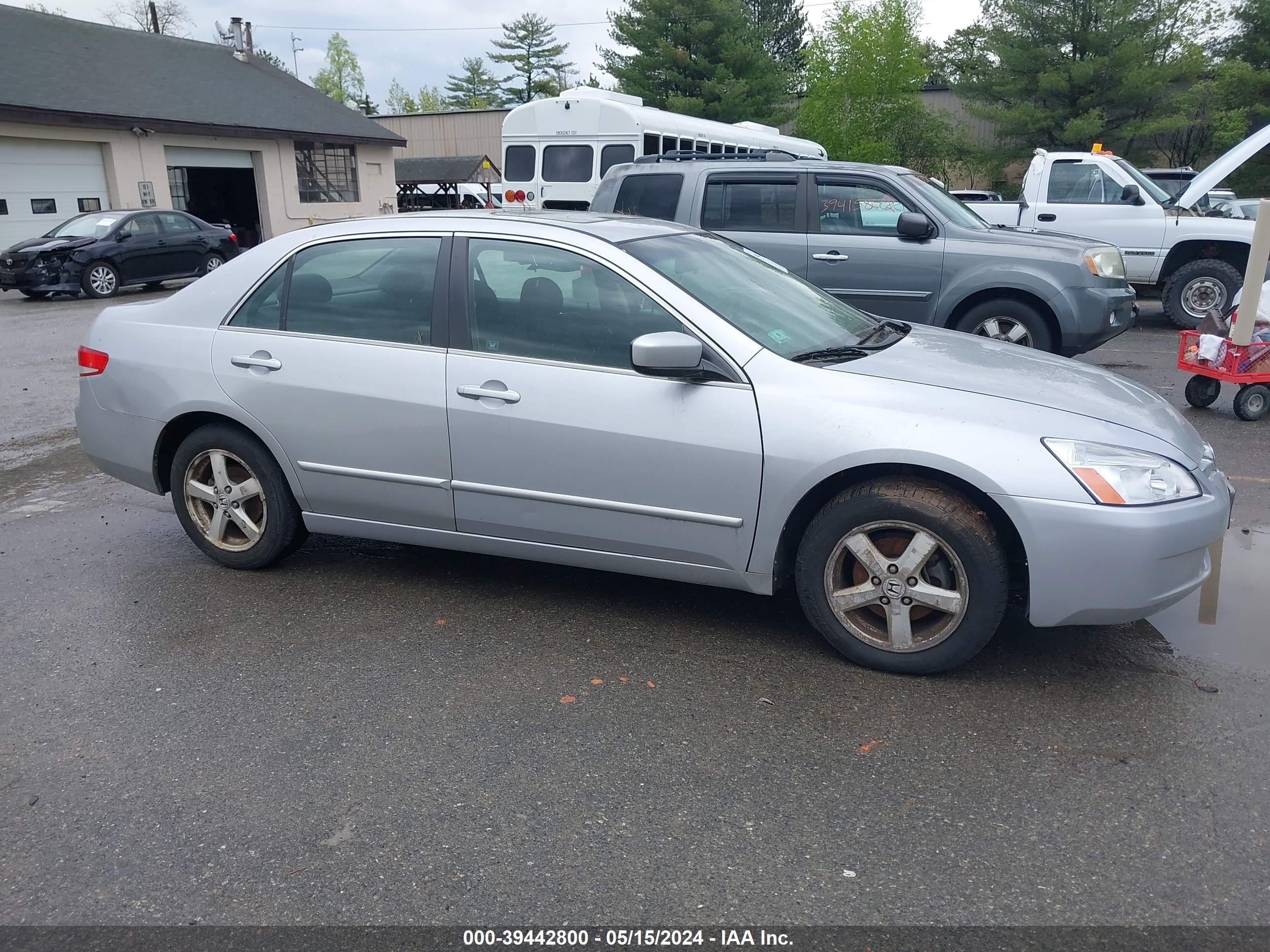 HONDA ACCORD 2004 1hgcm56624a013358