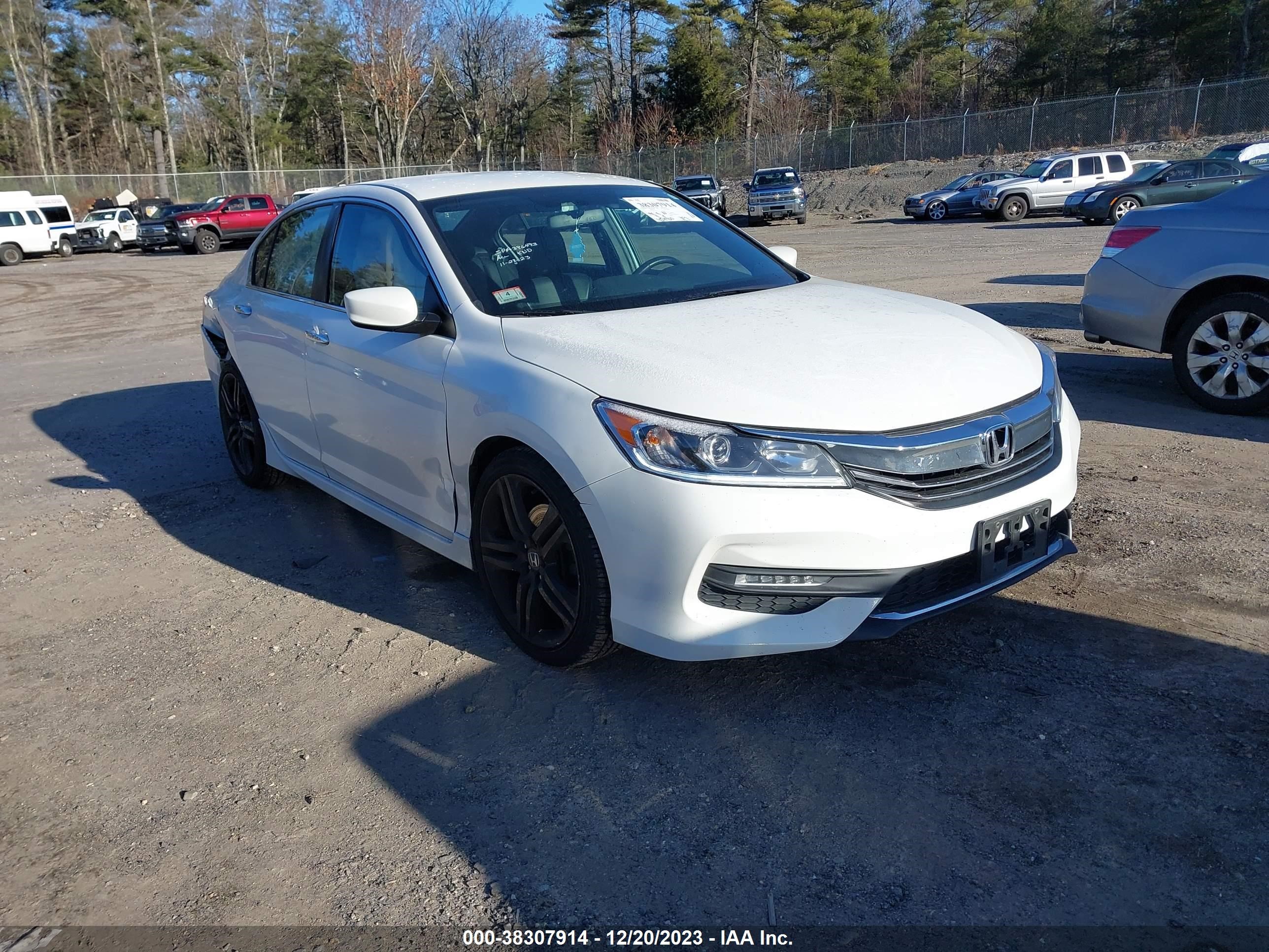 HONDA ACCORD 2017 1hgcr2f16ha138695