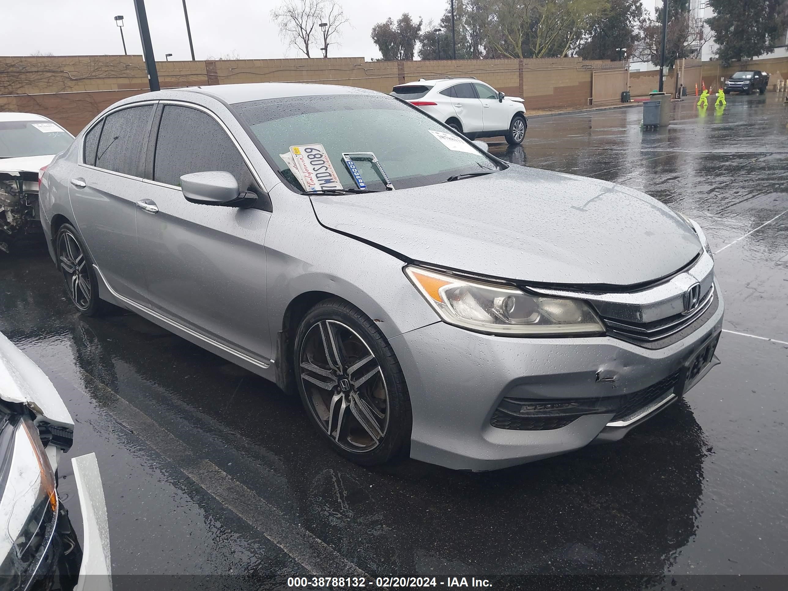 HONDA ACCORD 2017 1hgcr2f1xha121513