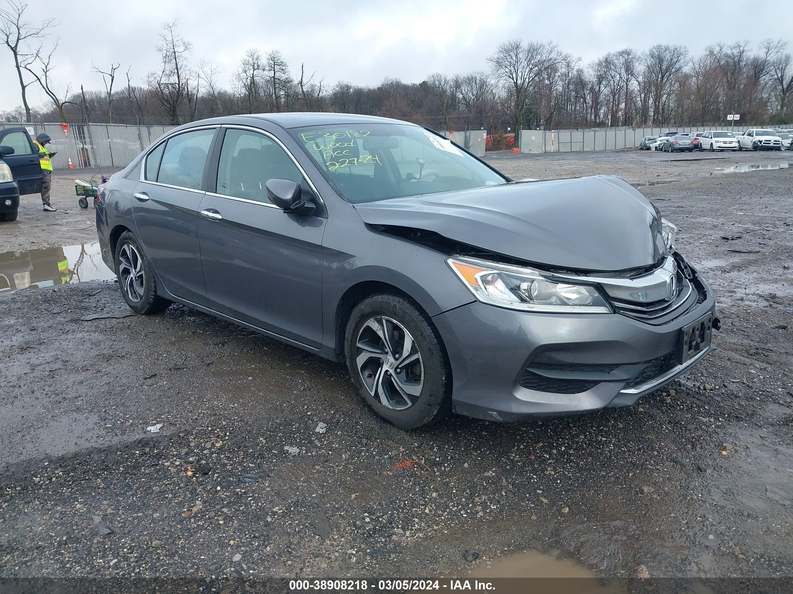 HONDA ACCORD 2017 1hgcr2f38ha304720