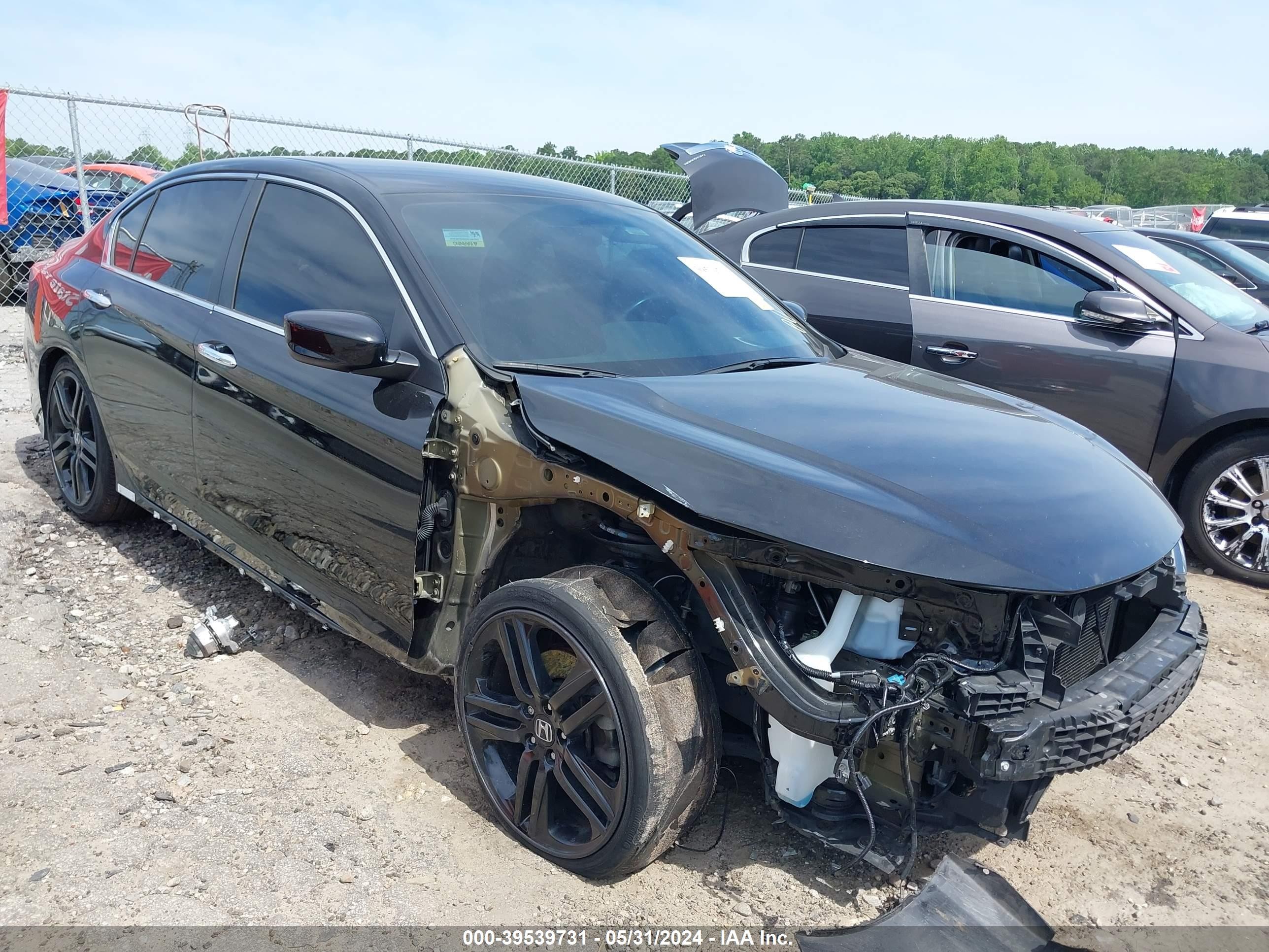 HONDA ACCORD 2017 1hgcr2f50ha161571