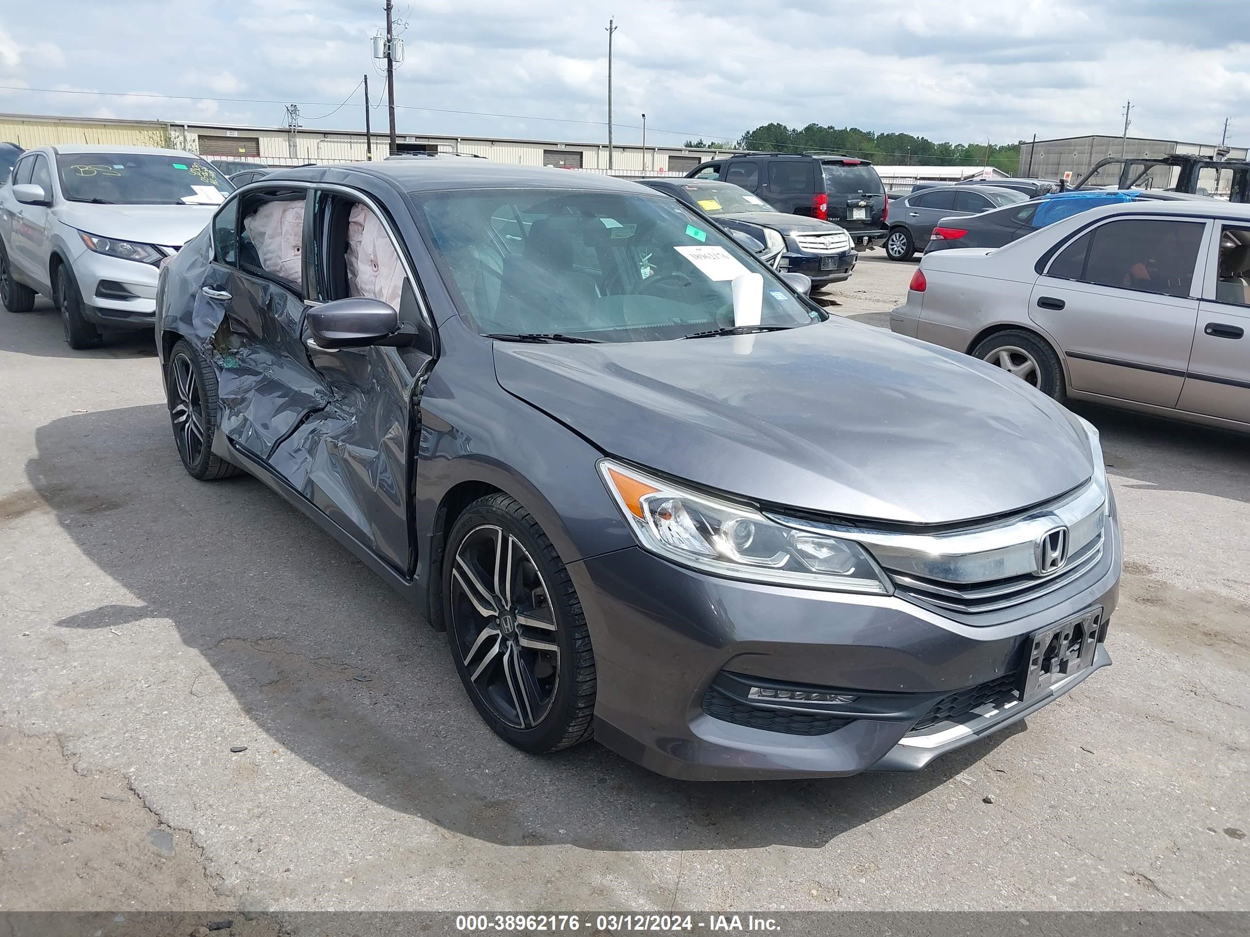 HONDA ACCORD 2017 1hgcr2f52ha163628