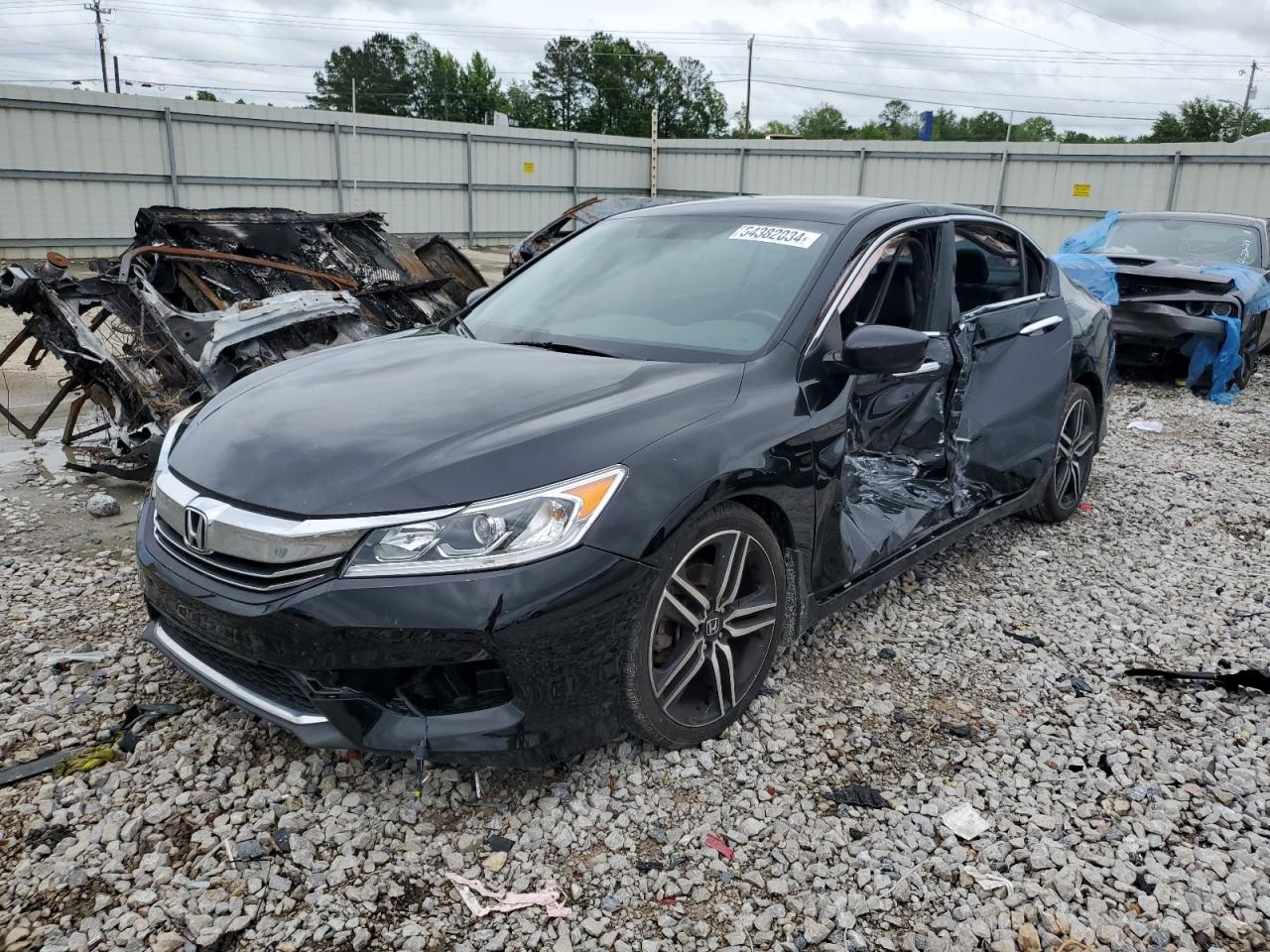 HONDA ACCORD 2017 1hgcr2f52ha221985