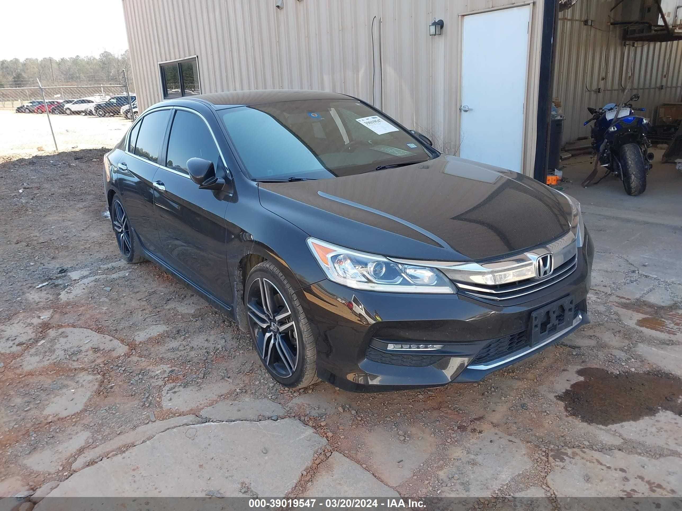 HONDA ACCORD 2017 1hgcr2f55ha131997