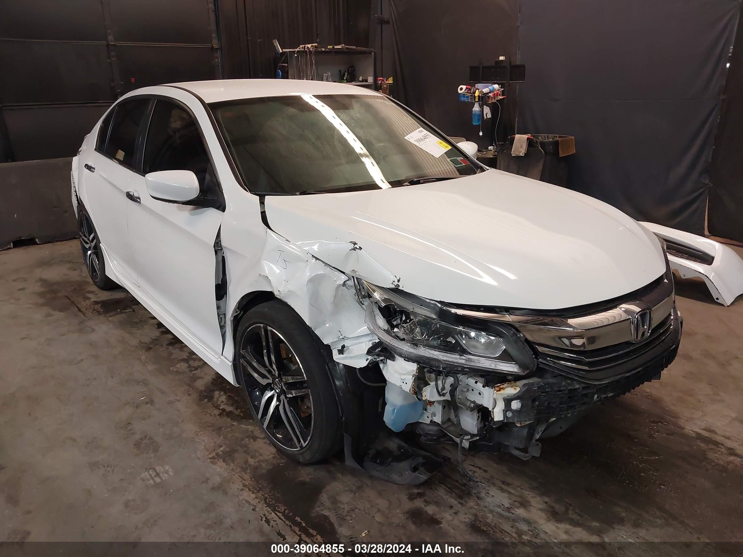 HONDA ACCORD 2017 1hgcr2f56ha195238