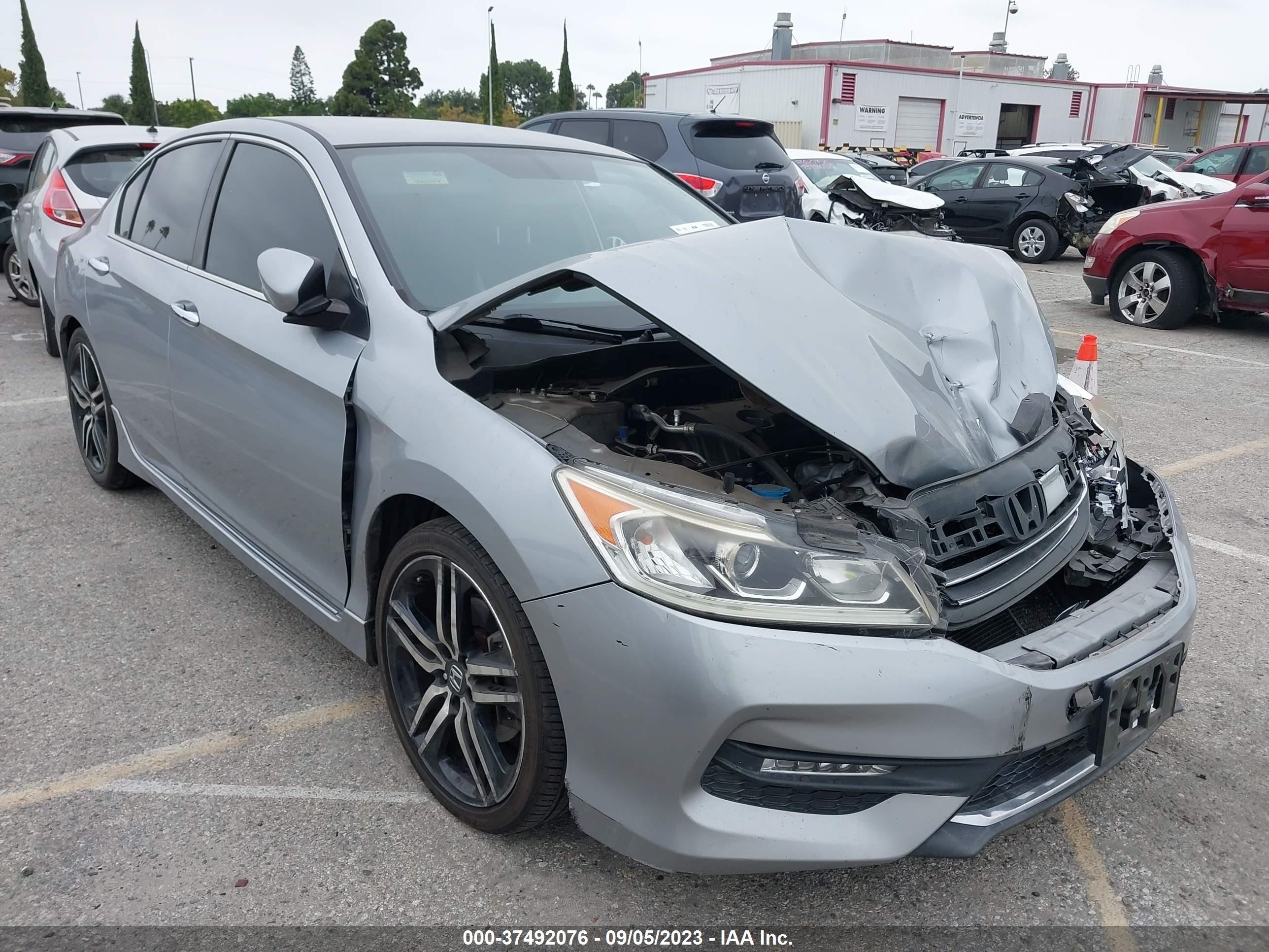 HONDA ACCORD 2017 1hgcr2f5xha167023