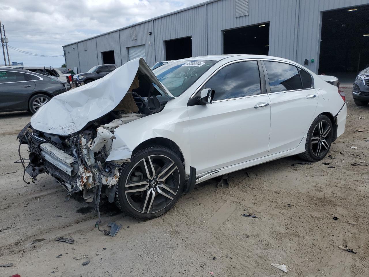 HONDA ACCORD 2017 1hgcr2f62ha076613