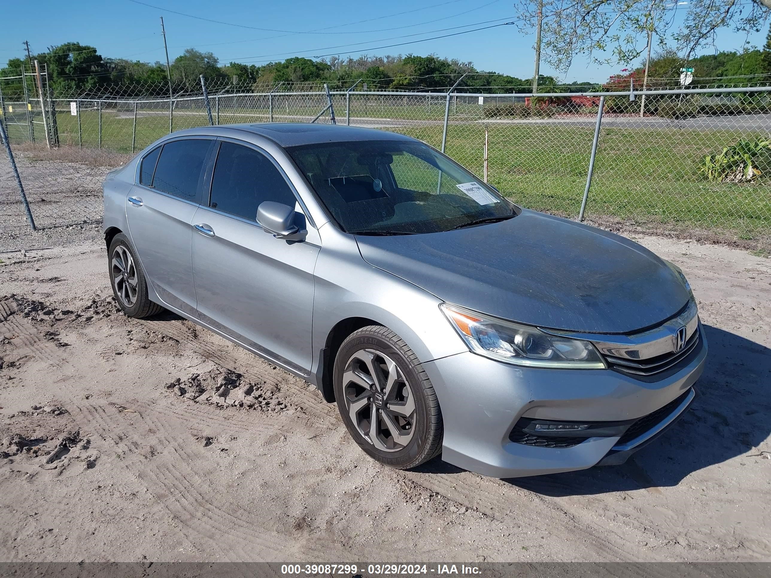 HONDA ACCORD 2017 1hgcr2f76ha241376