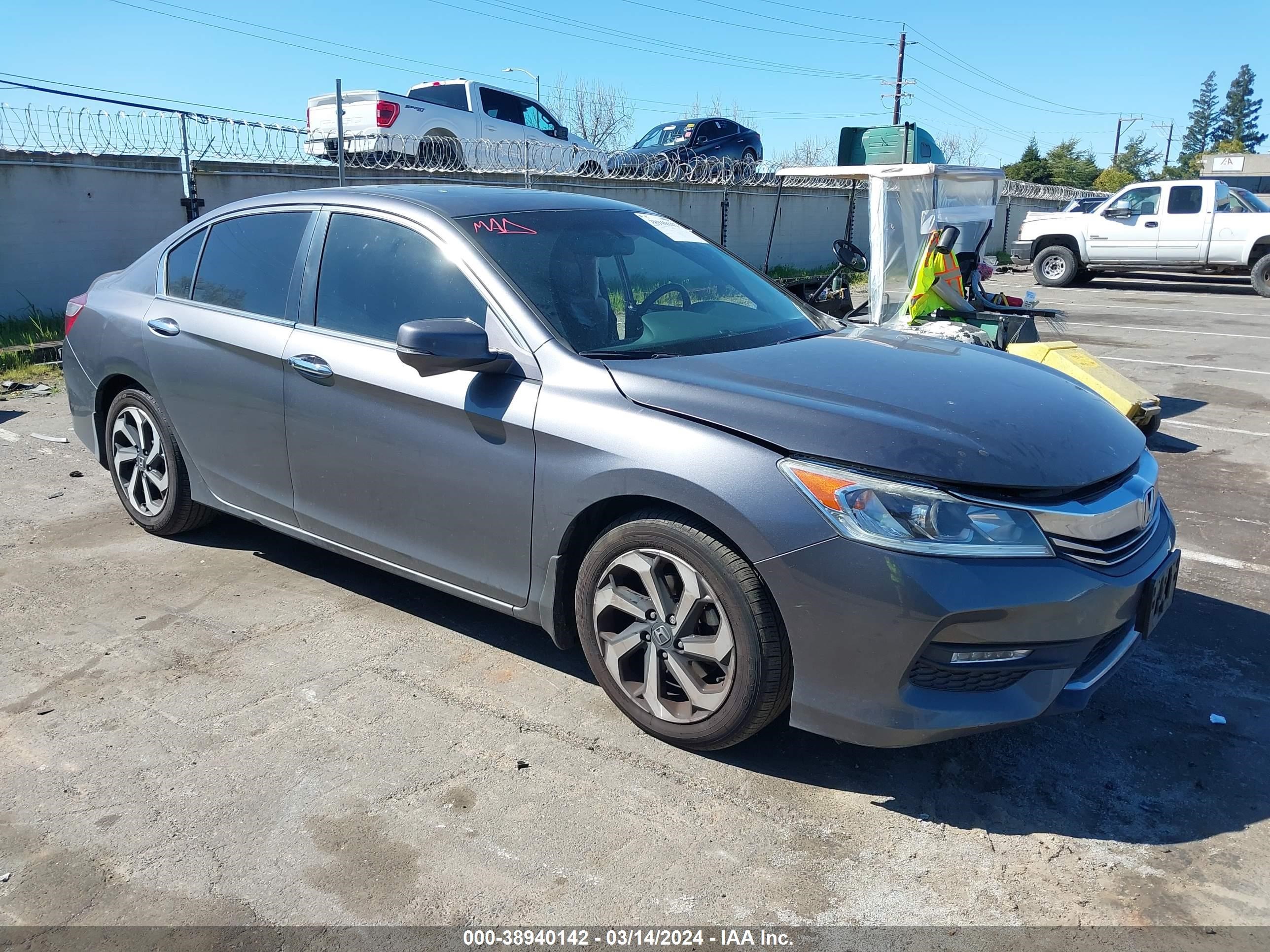 HONDA ACCORD 2017 1hgcr2f82ha153059