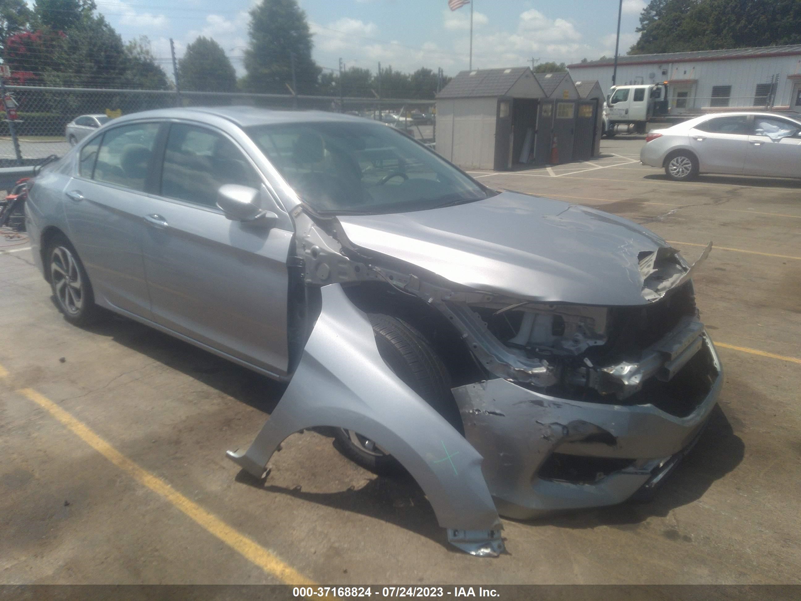 HONDA ACCORD 2017 1hgcr2f83ha241649