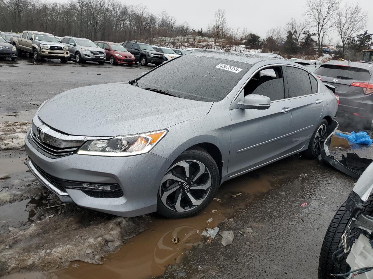 HONDA ACCORD 2017 1hgcr3f02ha017451