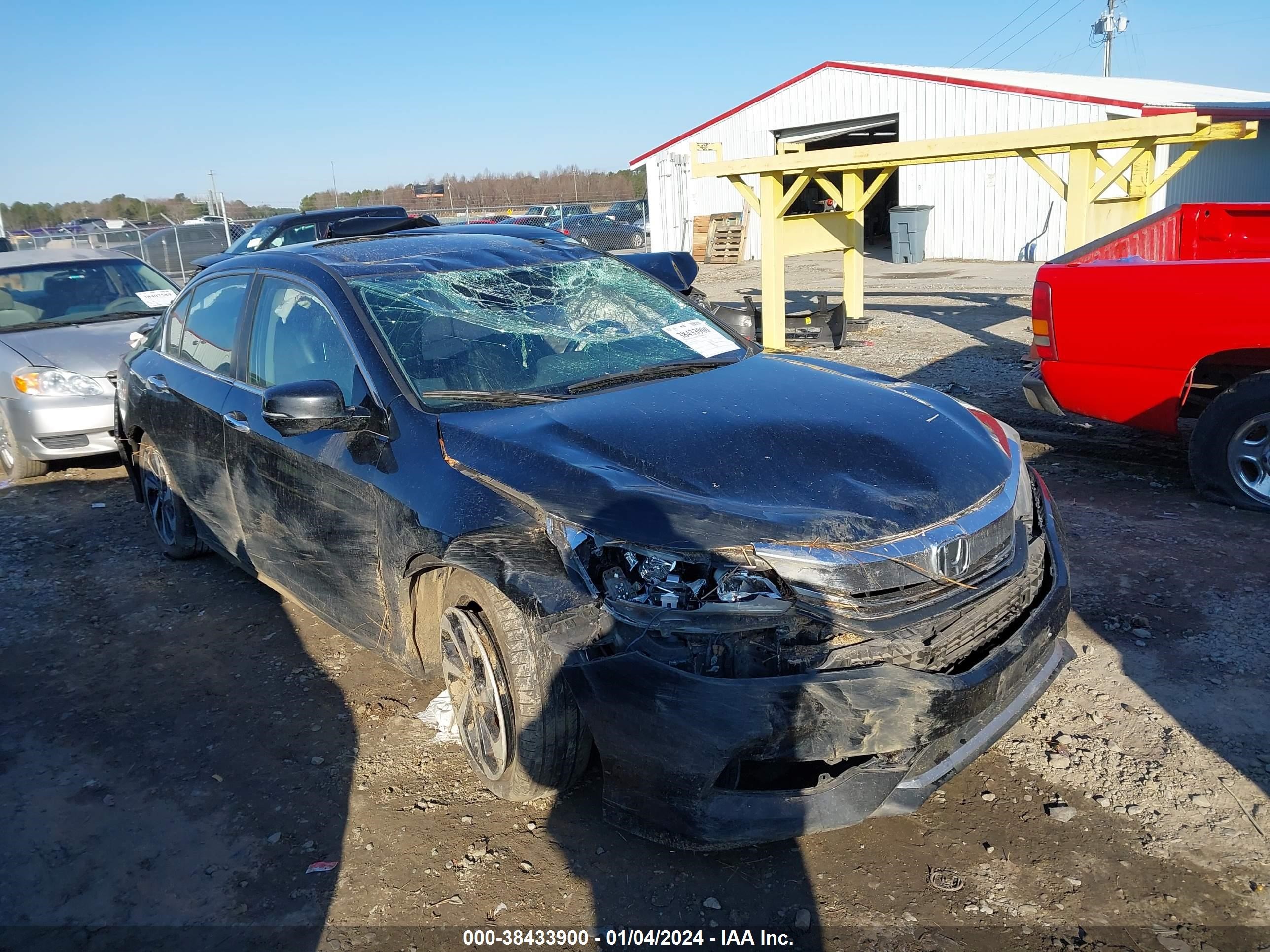 HONDA ACCORD 2017 1hgcr3f09ha015518