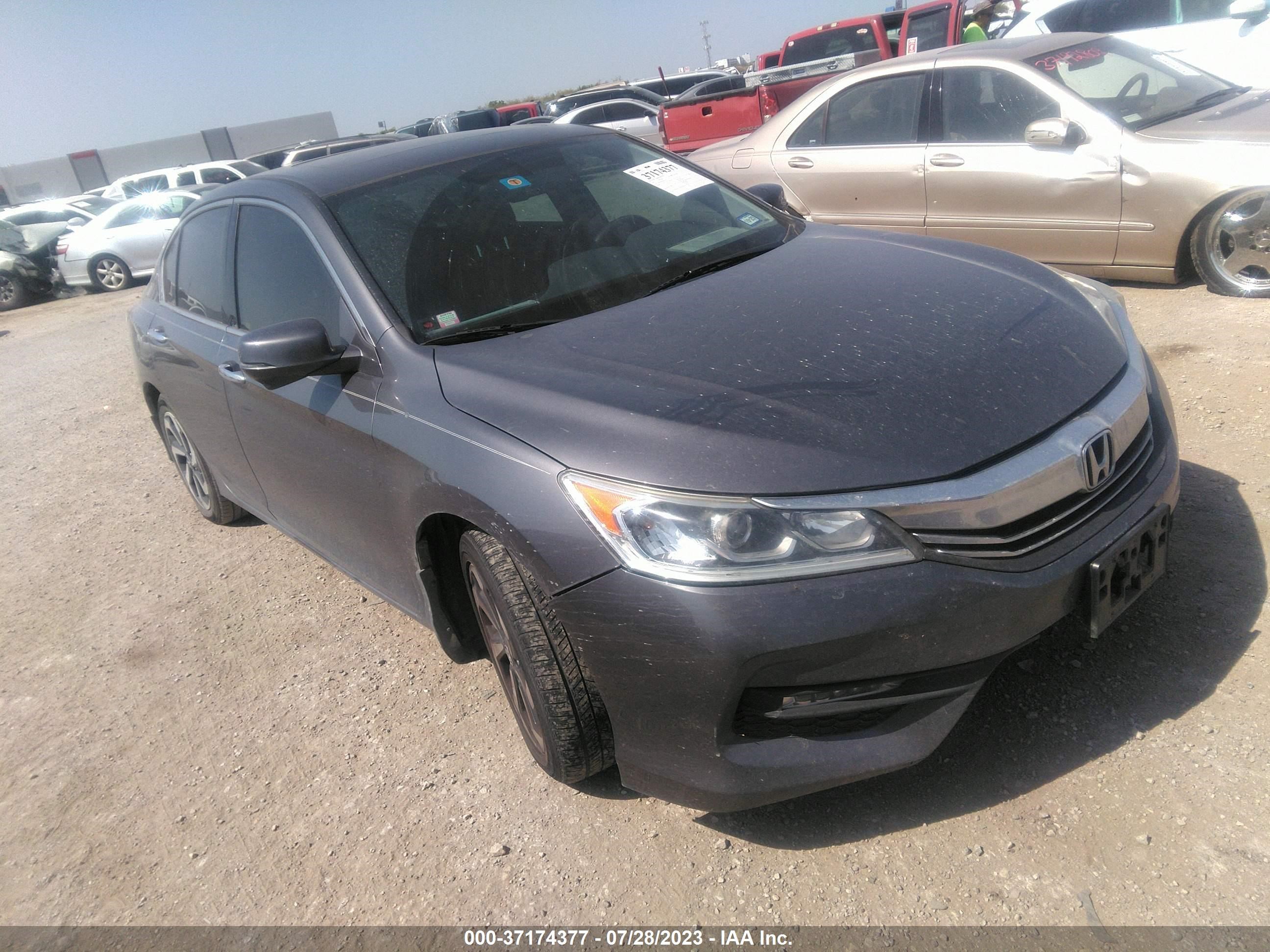 HONDA ACCORD 2017 1hgcr3f81ha013171