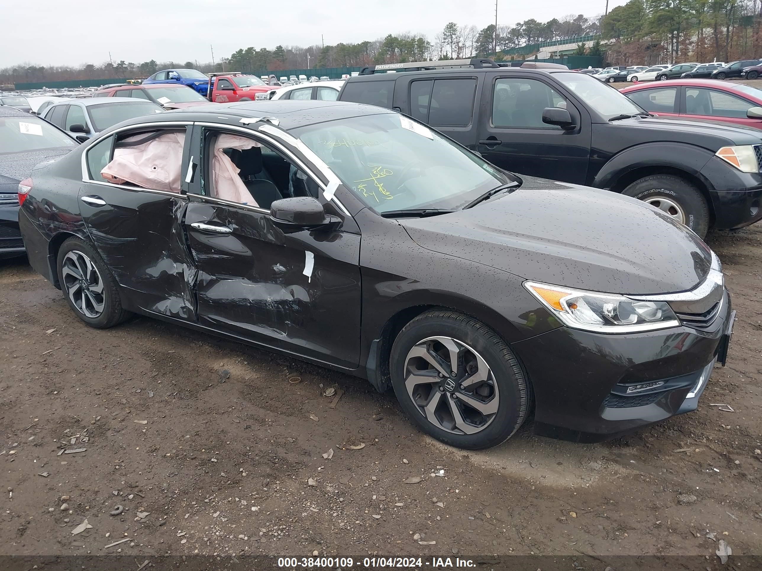 HONDA ACCORD 2016 1hgcr3f82ga011878