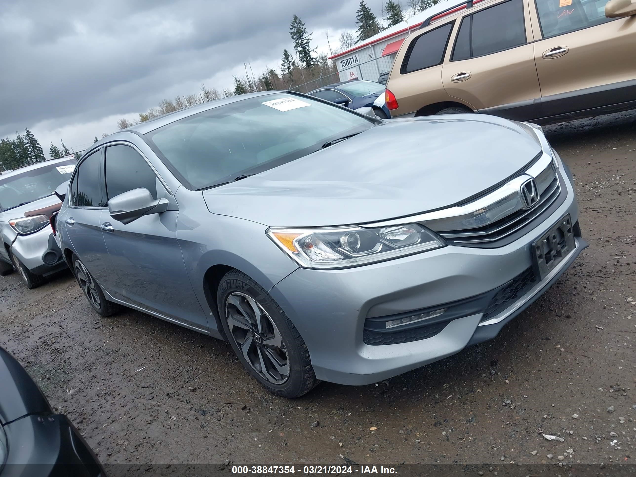 HONDA ACCORD 2017 1hgcr3f86ha010850