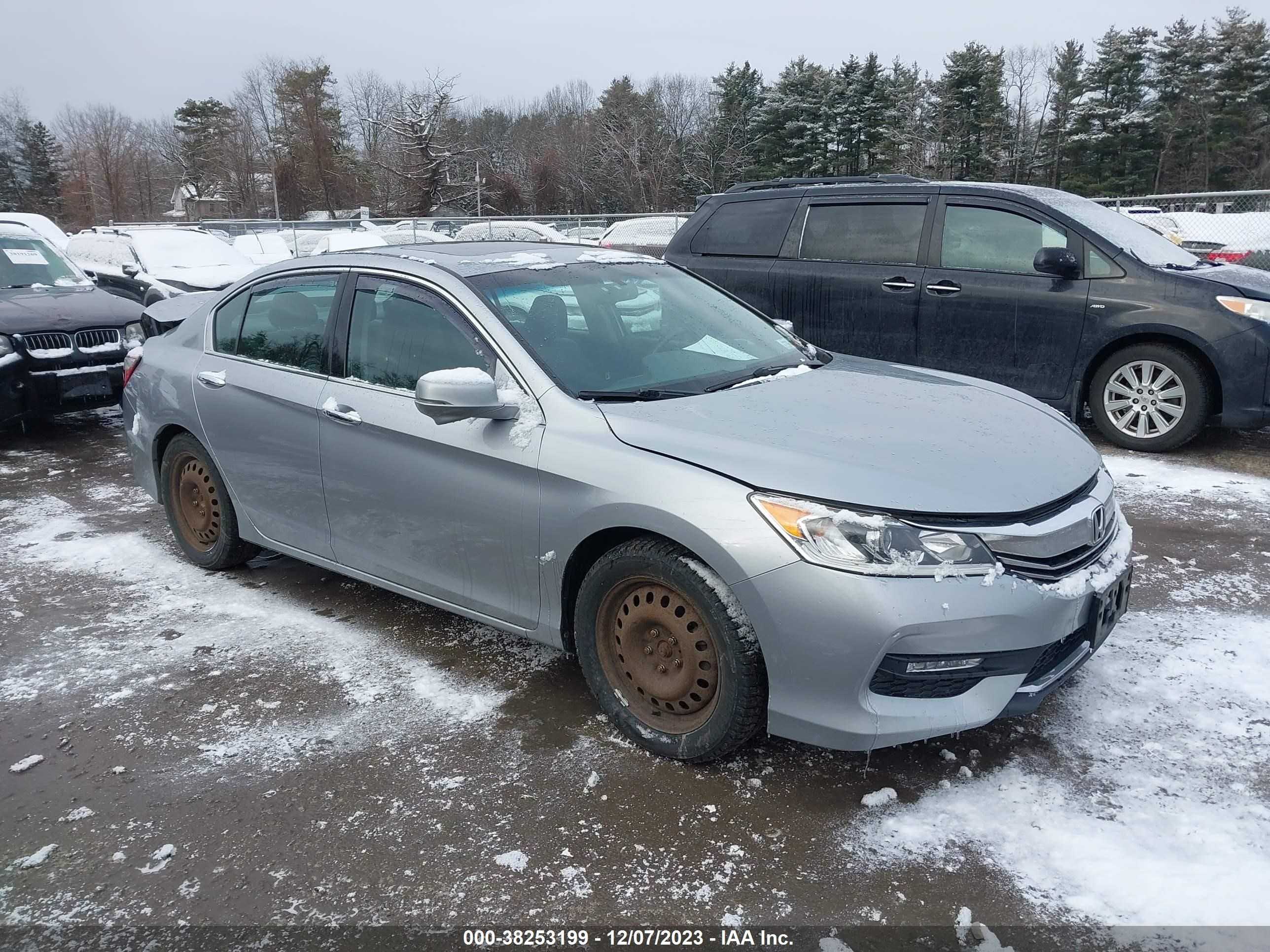 HONDA ACCORD 2017 1hgcr3f86ha014186