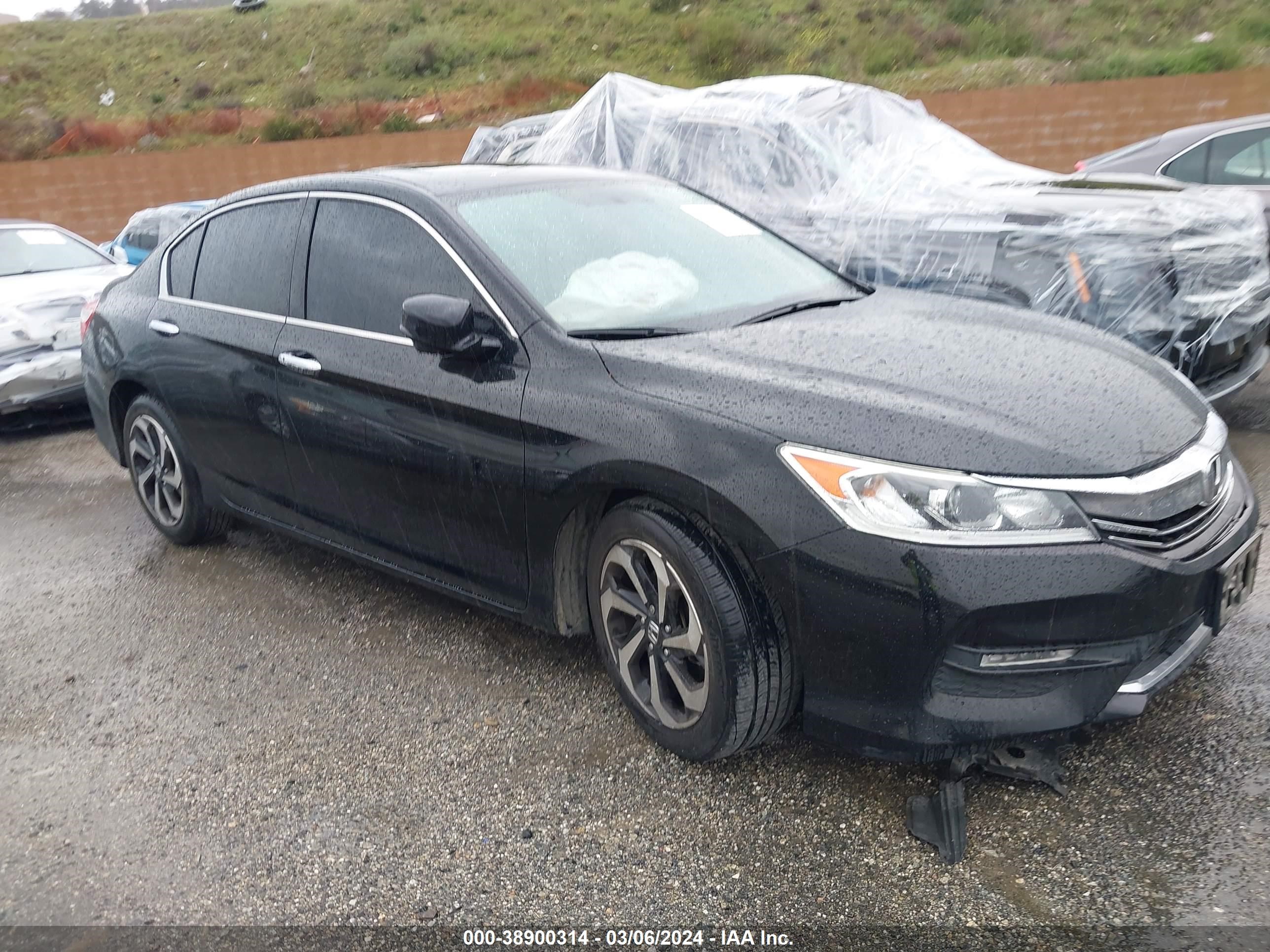 HONDA ACCORD 2016 1hgcr3f88ga001131